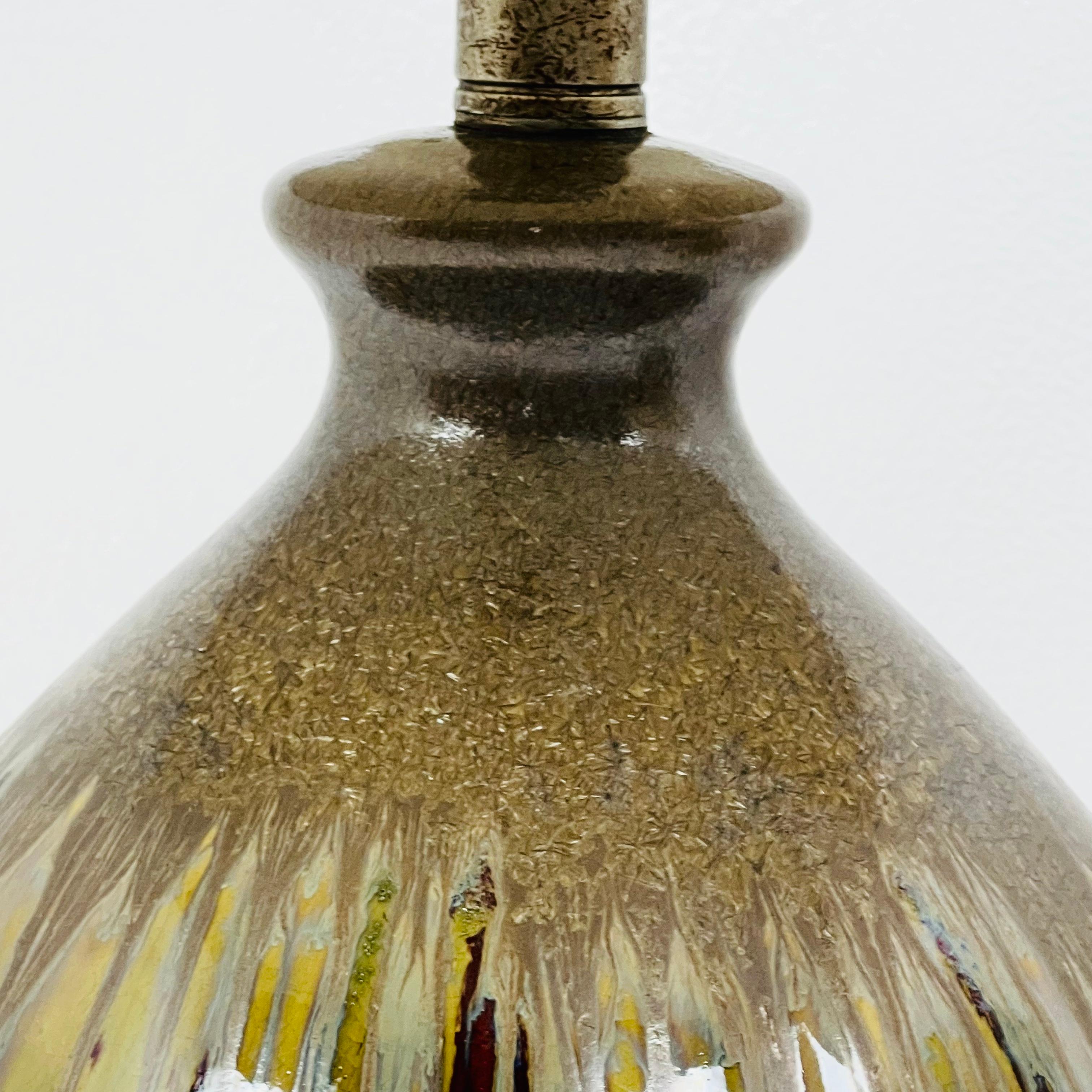 Pareja de lámparas de cerámica esmaltada de mediados de siglo en venta 7