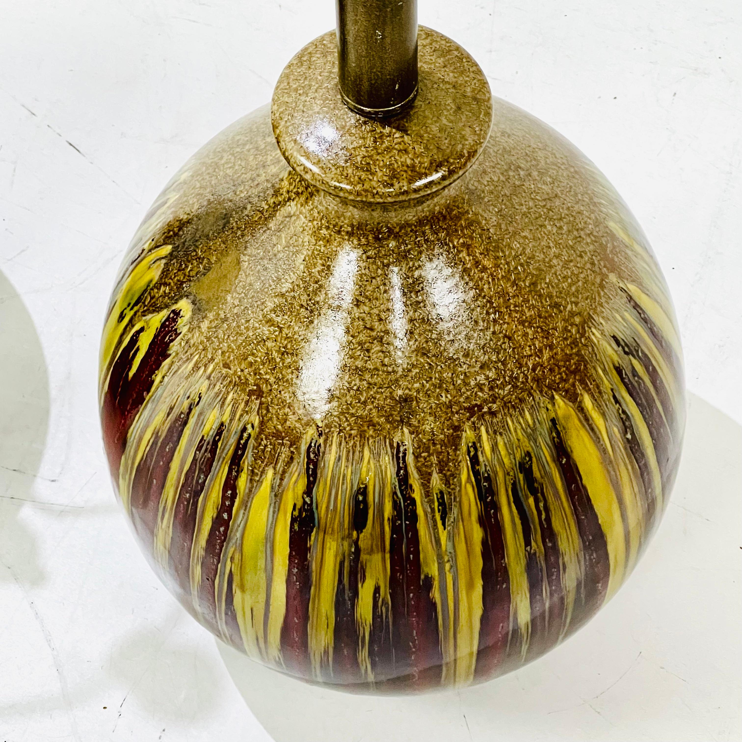 Pareja de lámparas de cerámica esmaltada de mediados de siglo Glaseado en venta