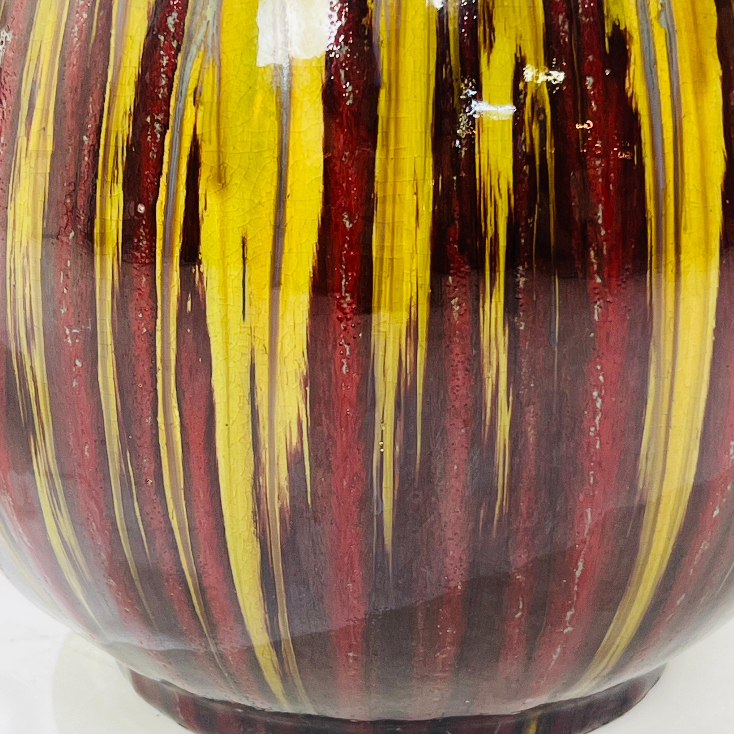 Pareja de lámparas de cerámica esmaltada de mediados de siglo mediados del siglo XX en venta