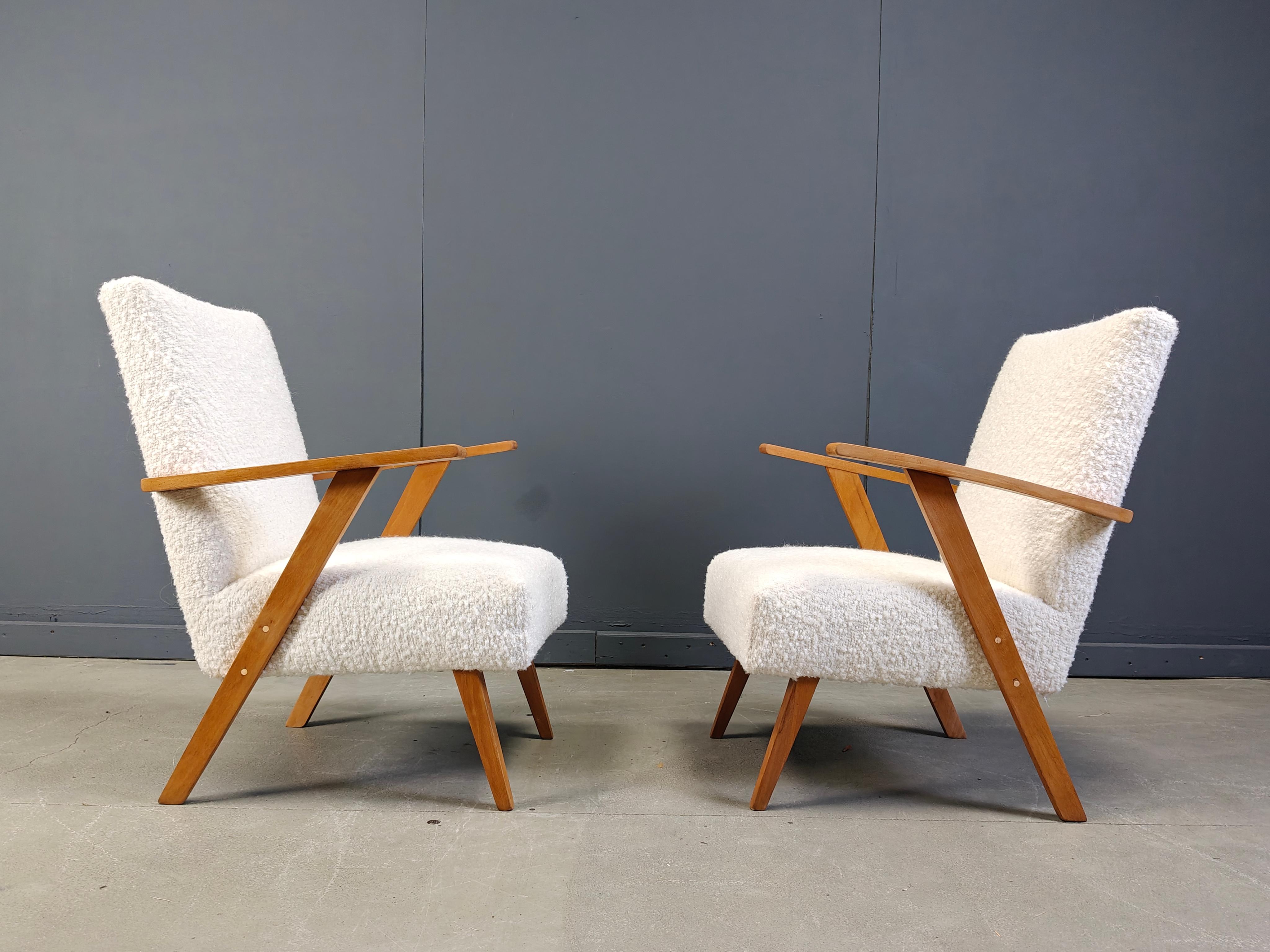 Bouclé Paire de fauteuils hollandais du milieu du siècle, 1960 en vente