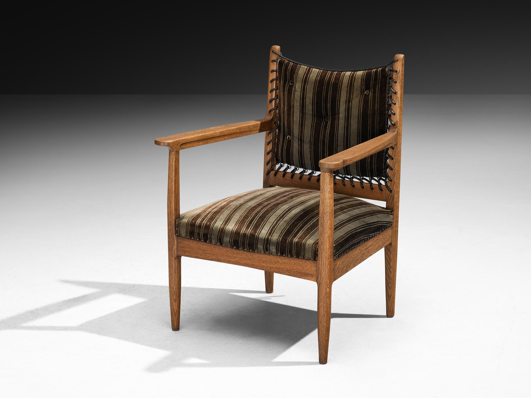 Pair of Mid-Century Dutch Armchairs in Oak with Laced Detailing In Good Condition For Sale In Waalwijk, NL