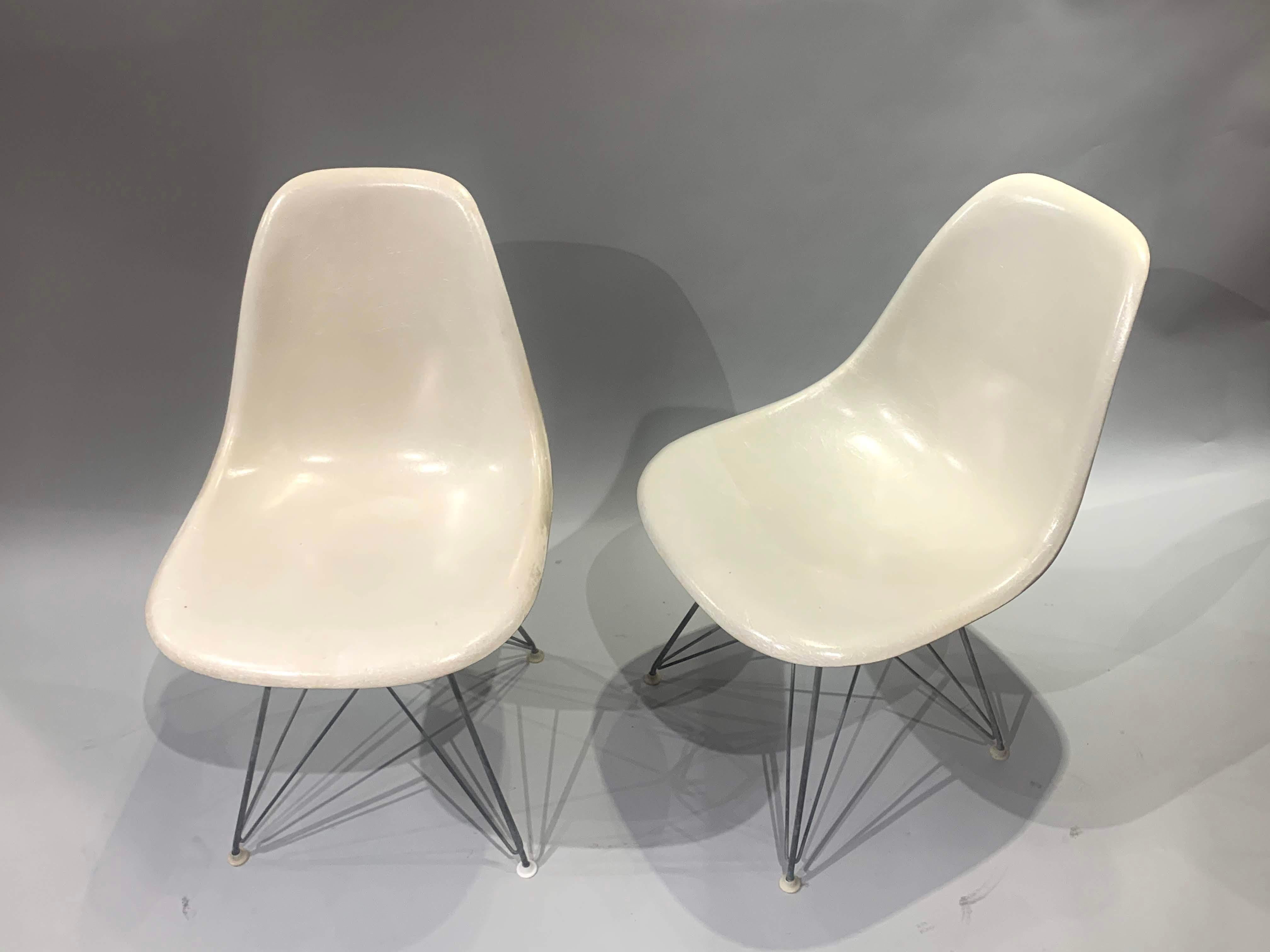 Mid-Century Modern Pair of Midcentury Eames Fiberglass Eiffel Tower Shell Chairs for Herman Miller