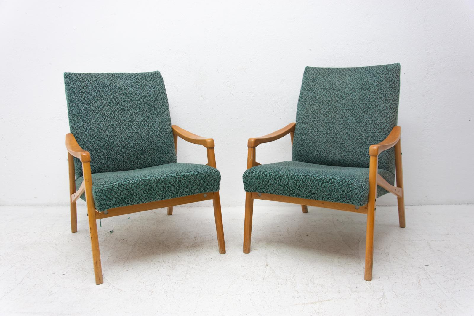 A pair of armchairs, made in the former Czechoslovakia in the 1970s. It was designed by Jirí Jiroutek for Interiér Praha as part of U-550 living room set. The structure is made of beech wood and the chairs have original upholstery. The chairs are in