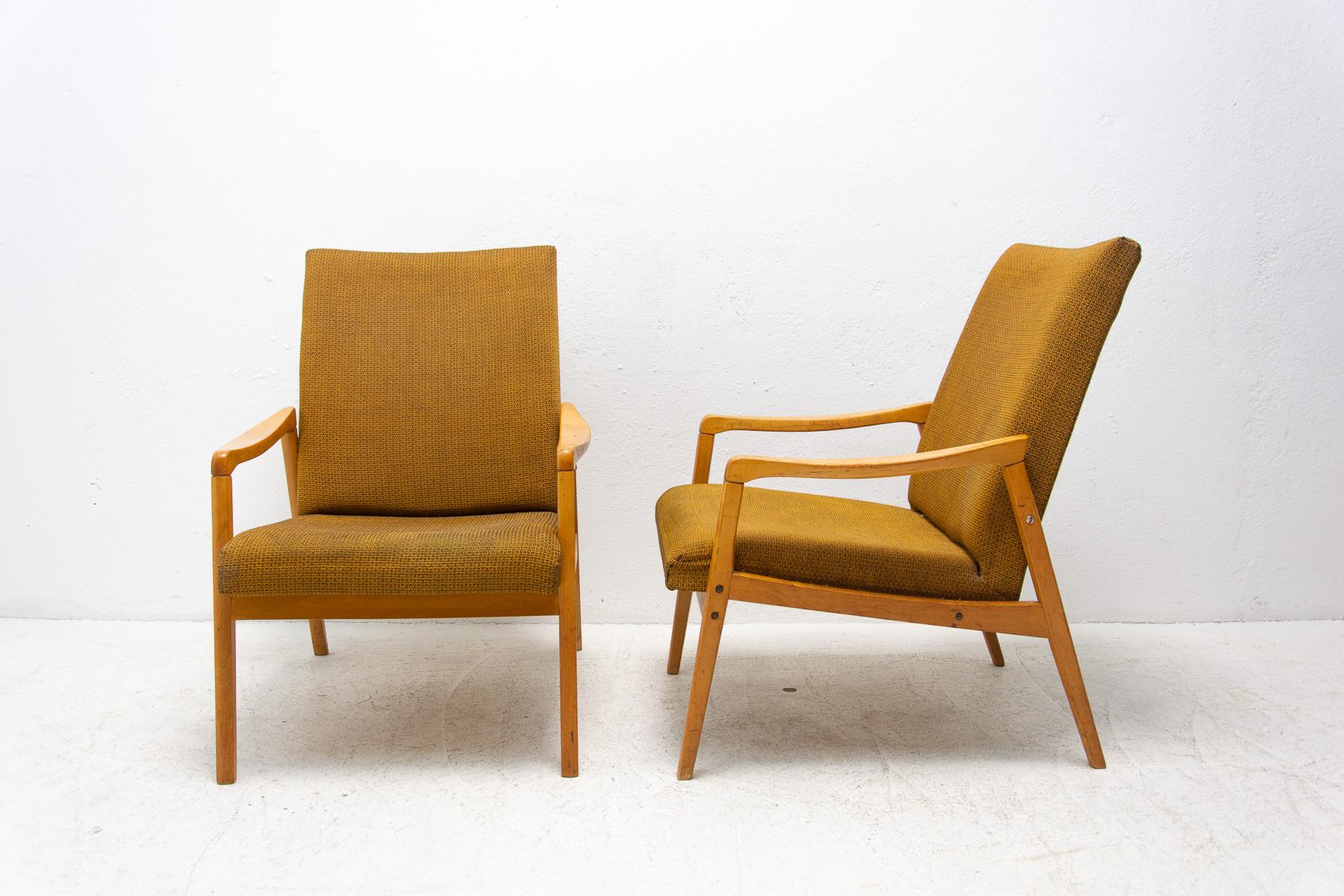 Paire de fauteuils du bloc de l'Est du milieu du siècle par Jiří Jiroutek pour Interiér Praha en vente 1