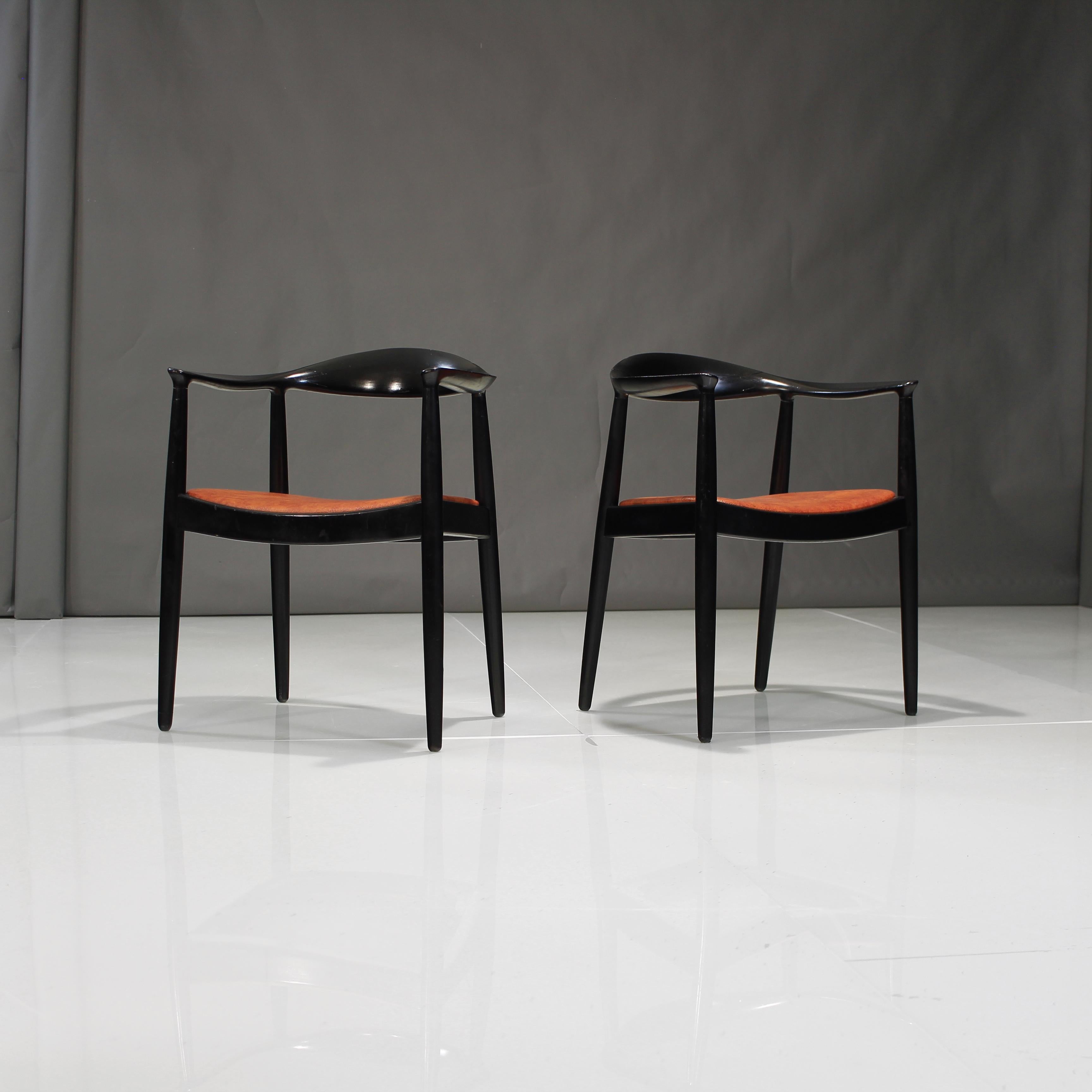 Scandinavian Modern Pair of Mid-Century Ebonized Oak Round Chairs after Hans Wegner For Sale