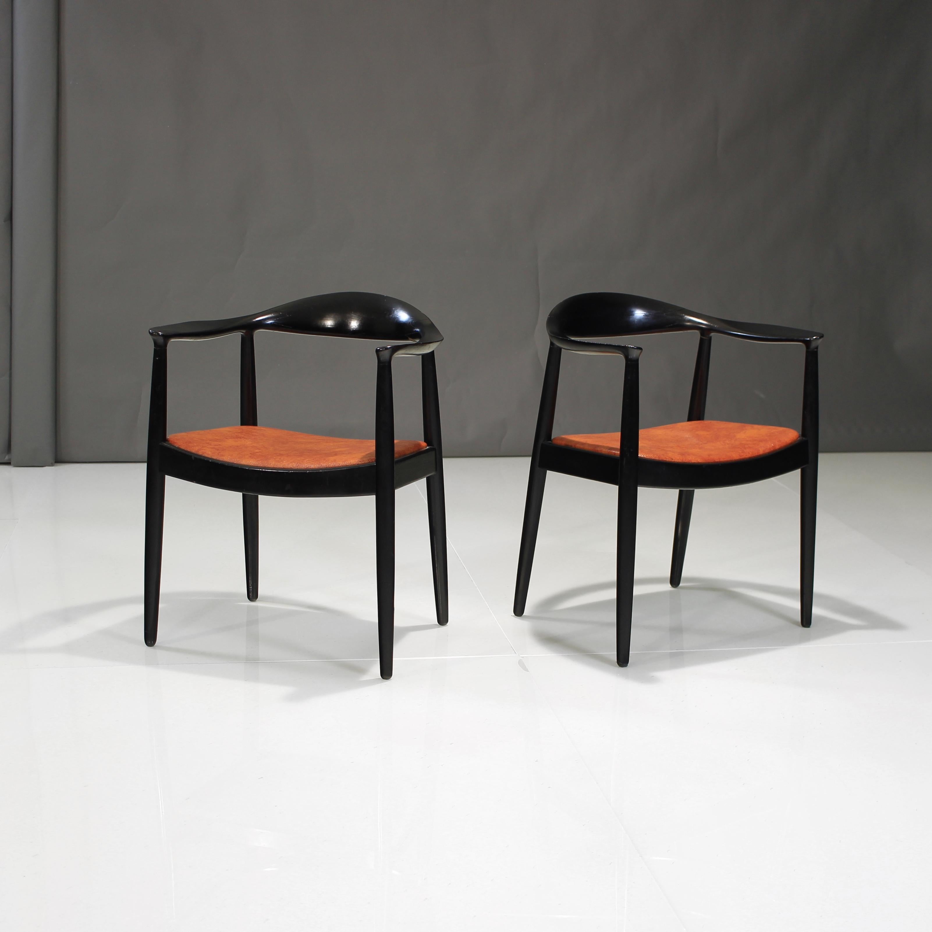 Danish Pair of Mid-Century Ebonized Oak Round Chairs after Hans Wegner For Sale