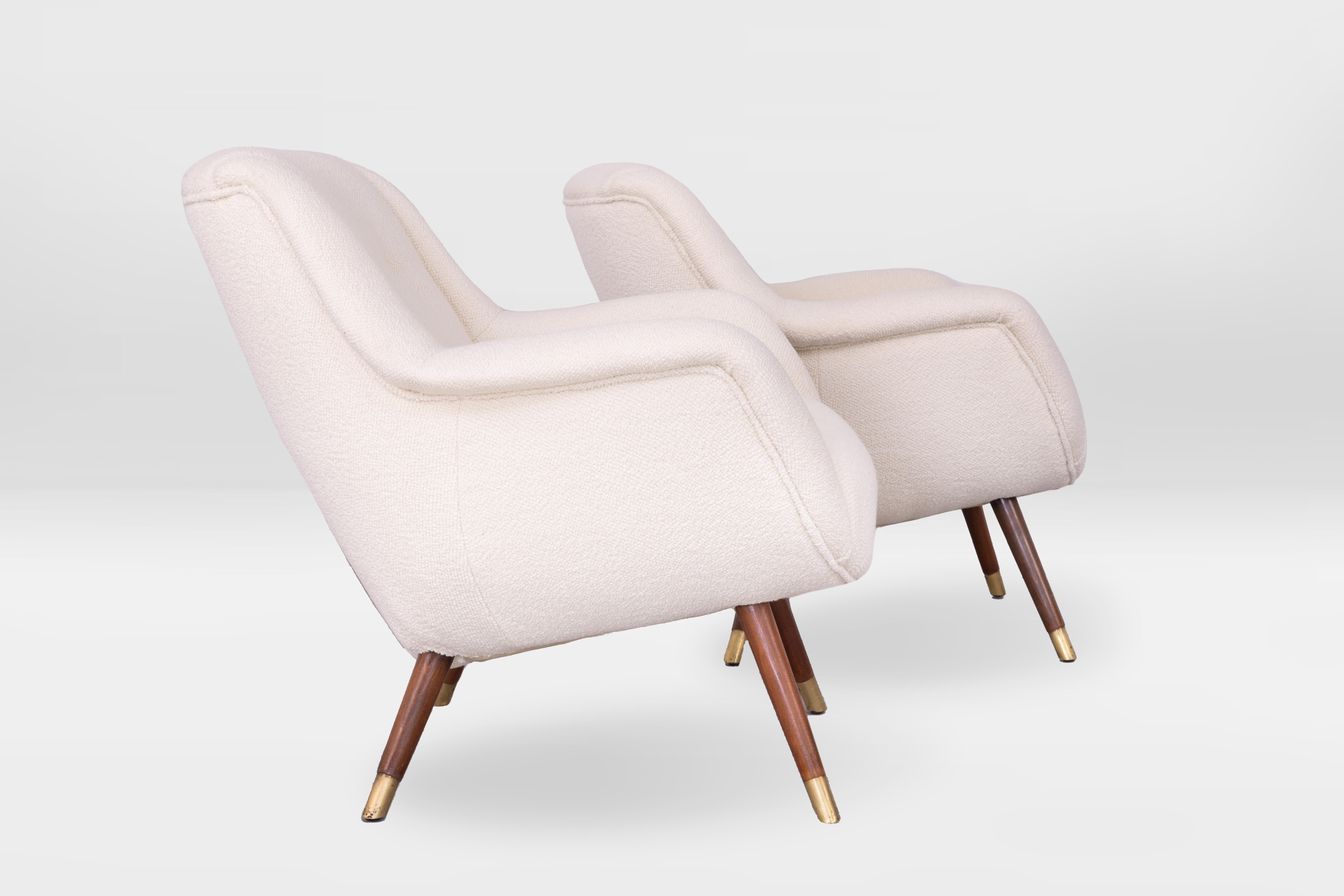 Mid-century egg-shaped armchairs, Belgium 1950, oak and brass legs, newly reupholstered in ivory wool boucle' by Larsen.
  