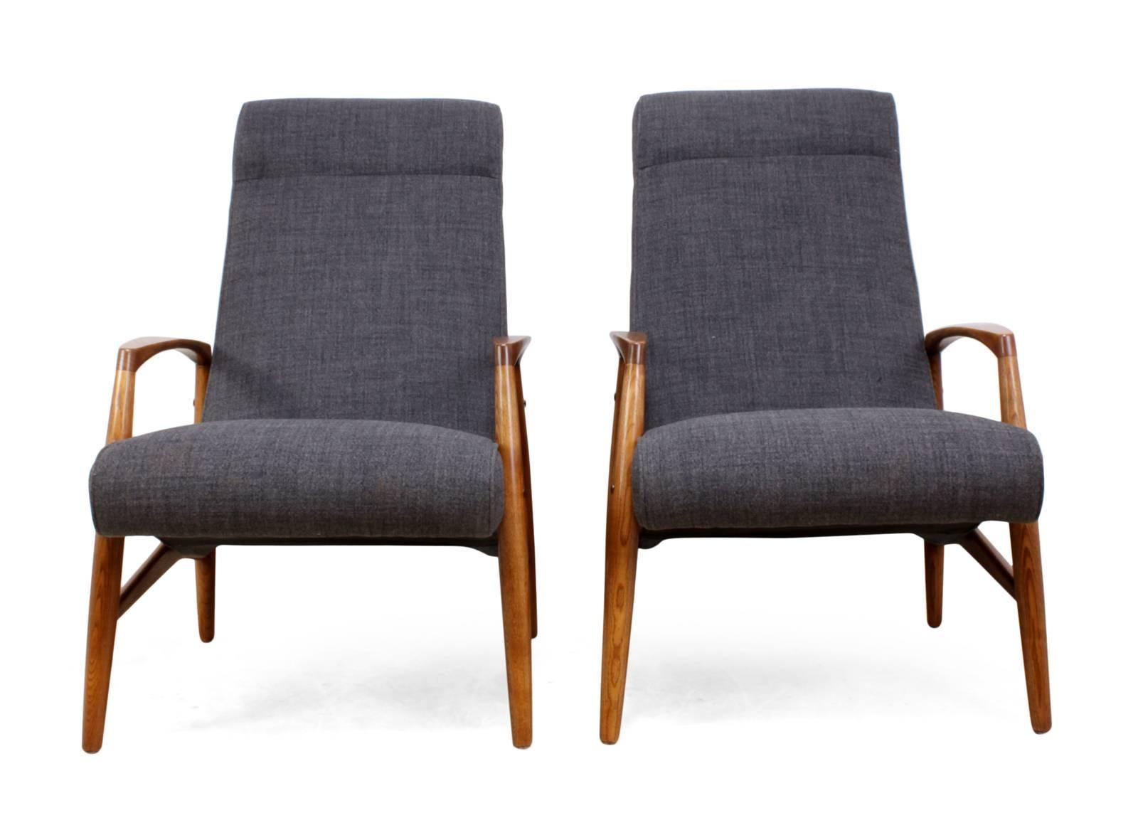 Mid-Century Modern Pair of Midcentury Elm Framed Chairs