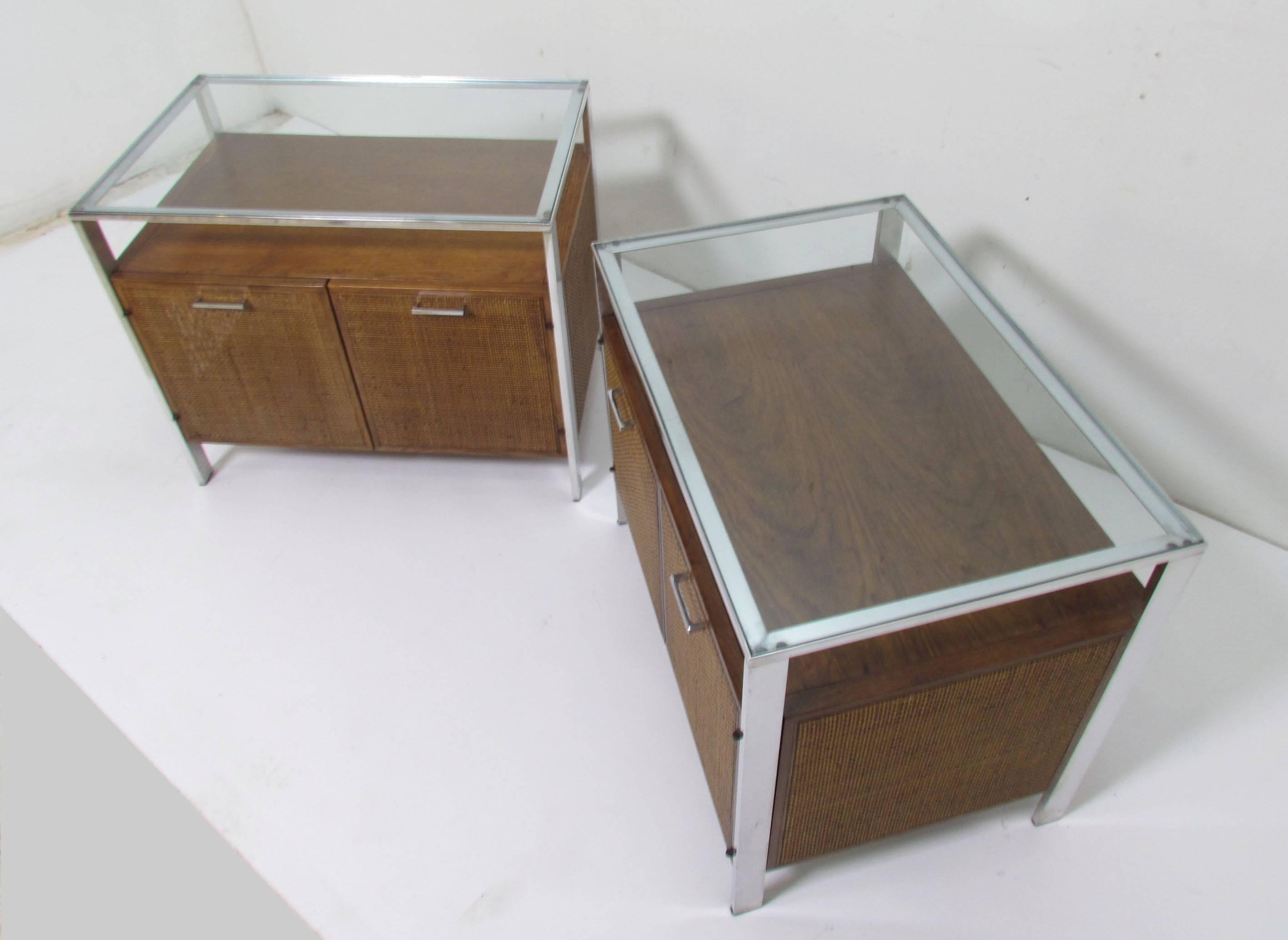 American Pair of Midcentury End Tables in the Manner of Milo Baughman