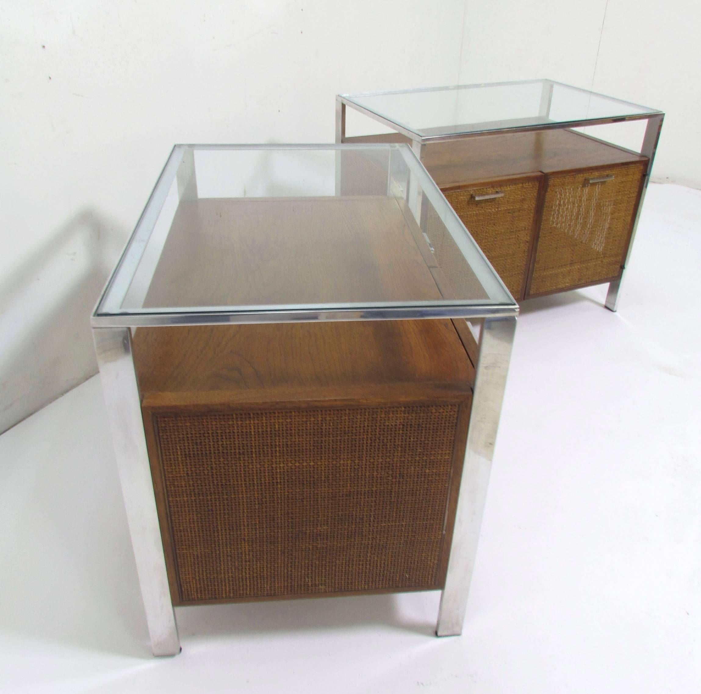 Mid-20th Century Pair of Midcentury End Tables in the Manner of Milo Baughman