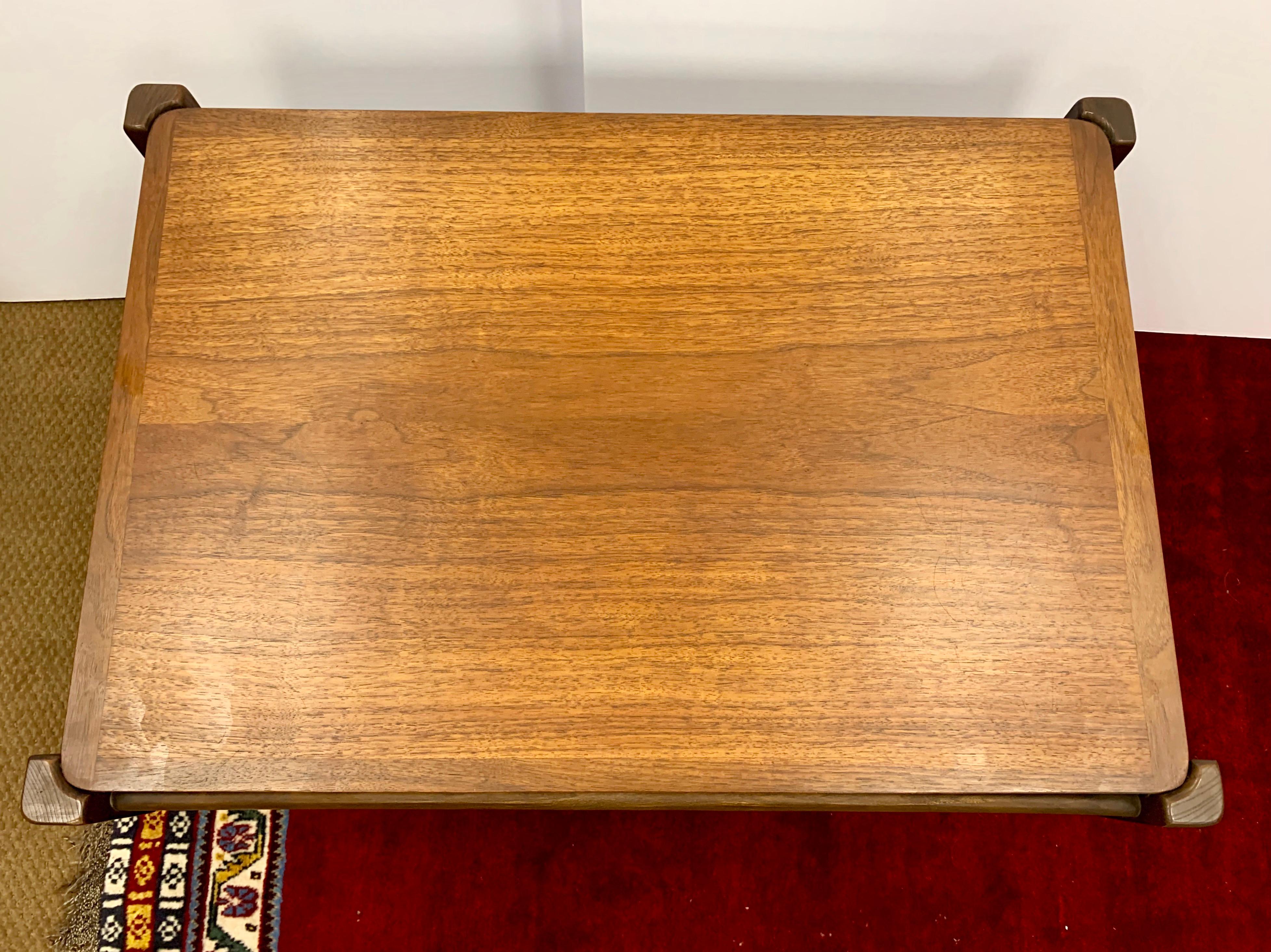 Pair of Midcentury End Tables Teak Nightstands In Good Condition In West Hartford, CT