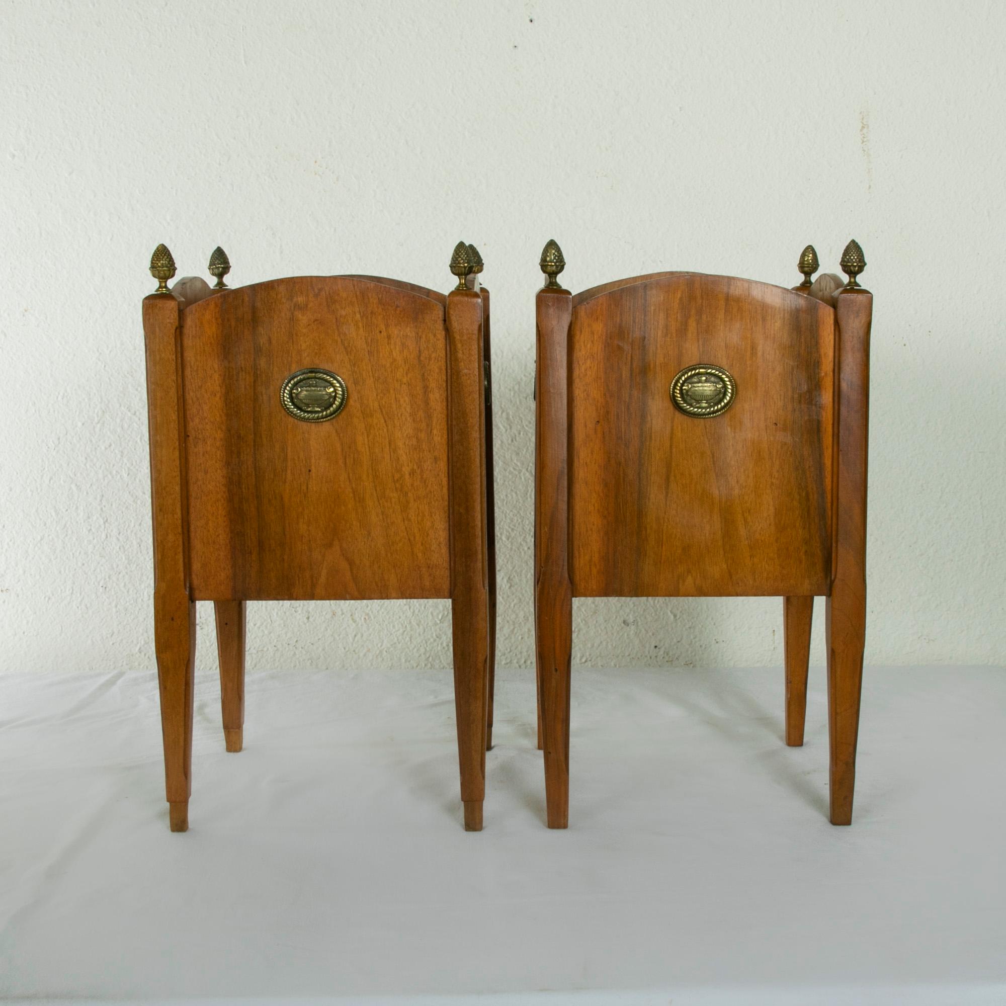 Pair of Mid-Century English Louis XVI Style Walnut Cachepots or Planters In Good Condition For Sale In Fayetteville, AR