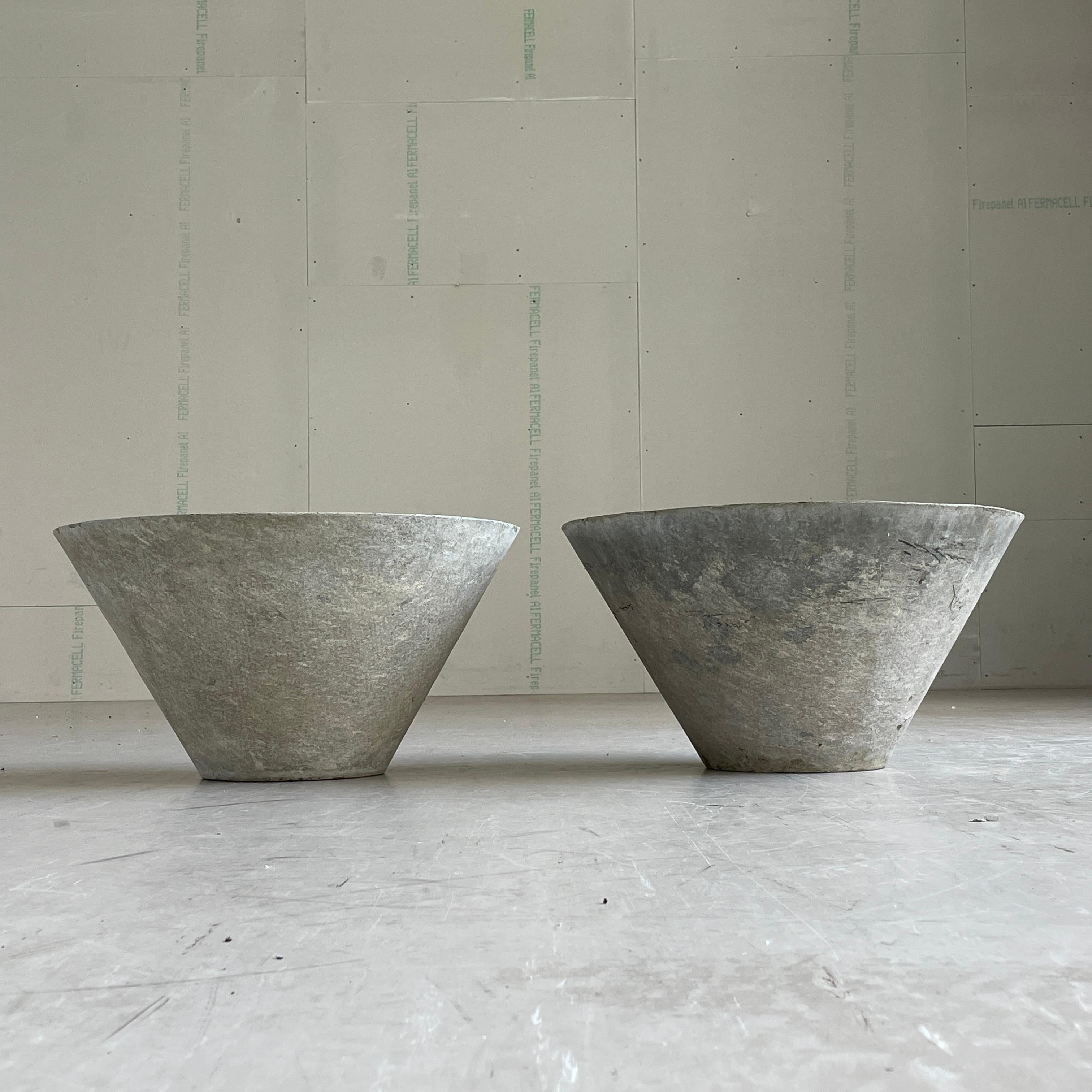 Pair of Mid Century Eternit Conical Planters by Willy Guhl In Good Condition For Sale In Bern, CH