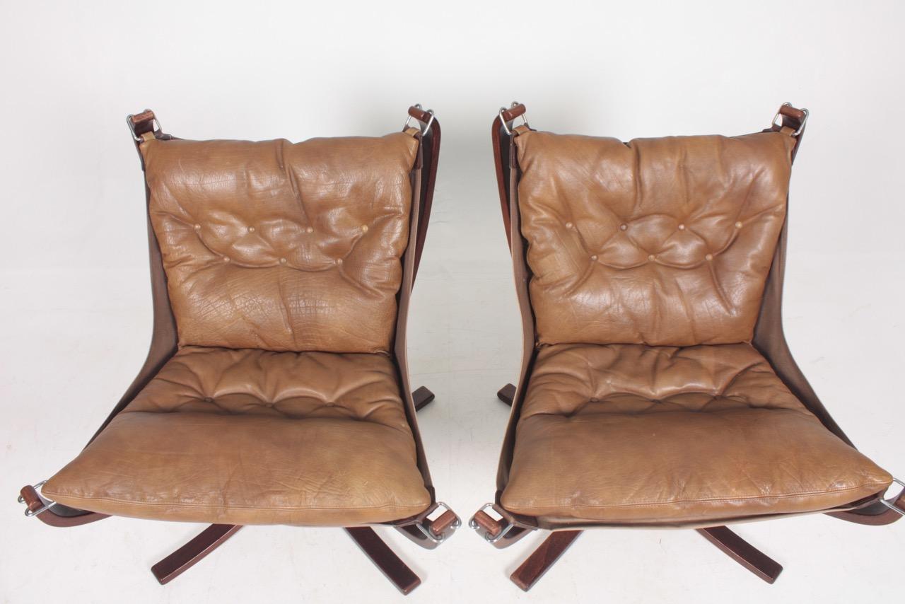 Pair of Midcentury Falcon Chairs in Patinated Leather by Sigurd Resell 4