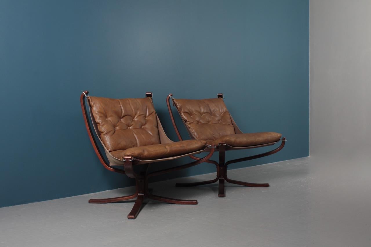 Danish Pair of Midcentury Falcon Chairs in Patinated Leather by Sigurd Resell