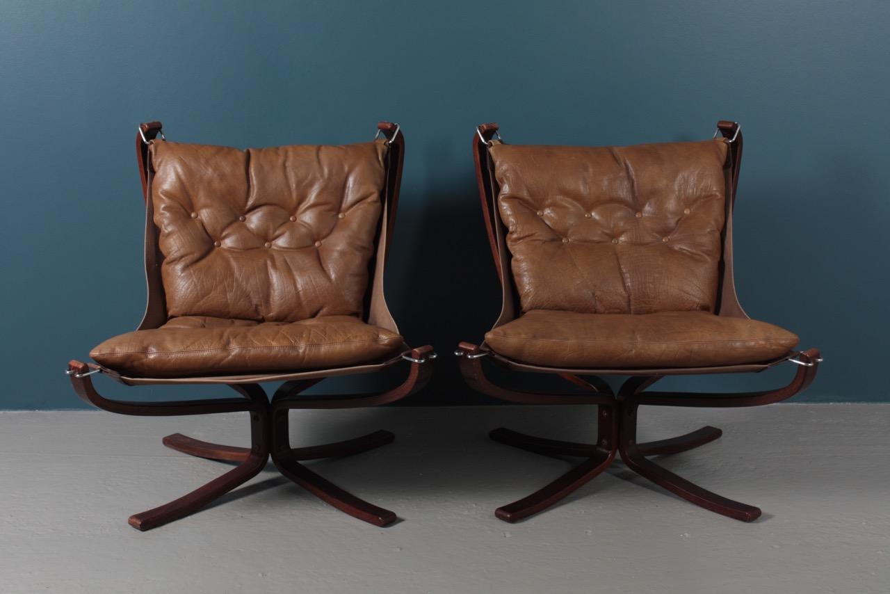 Pair of Midcentury Falcon Chairs in Patinated Leather by Sigurd Resell In Good Condition In Lejre, DK