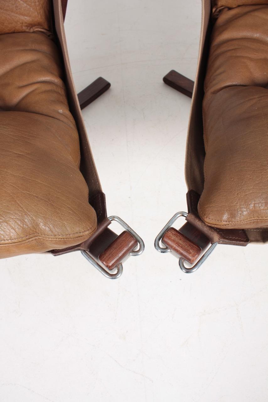 Pair of Midcentury Falcon Chairs in Patinated Leather by Sigurd Resell 3