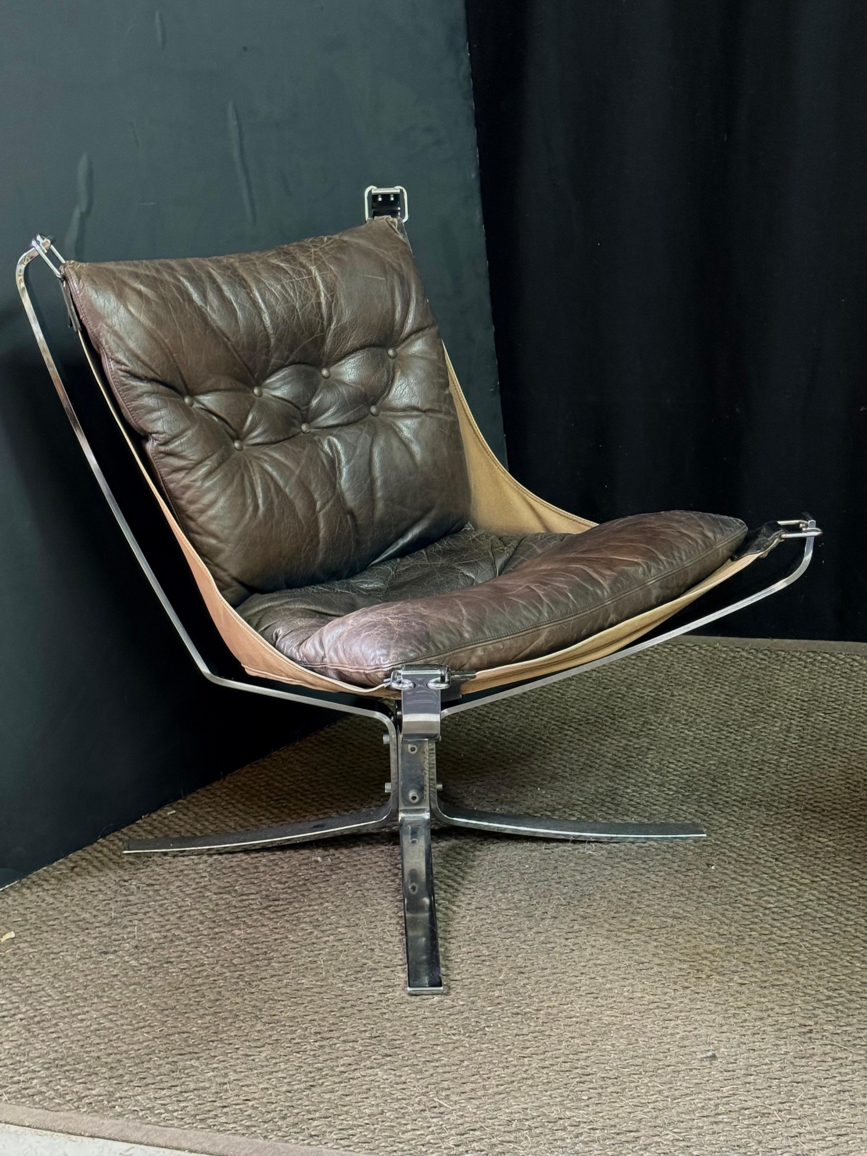 Pair of Mid-Century Falcon Lounge Chairs by Sigurd Ressell for Vatne Mobler  In Good Condition In Atlanta, GA