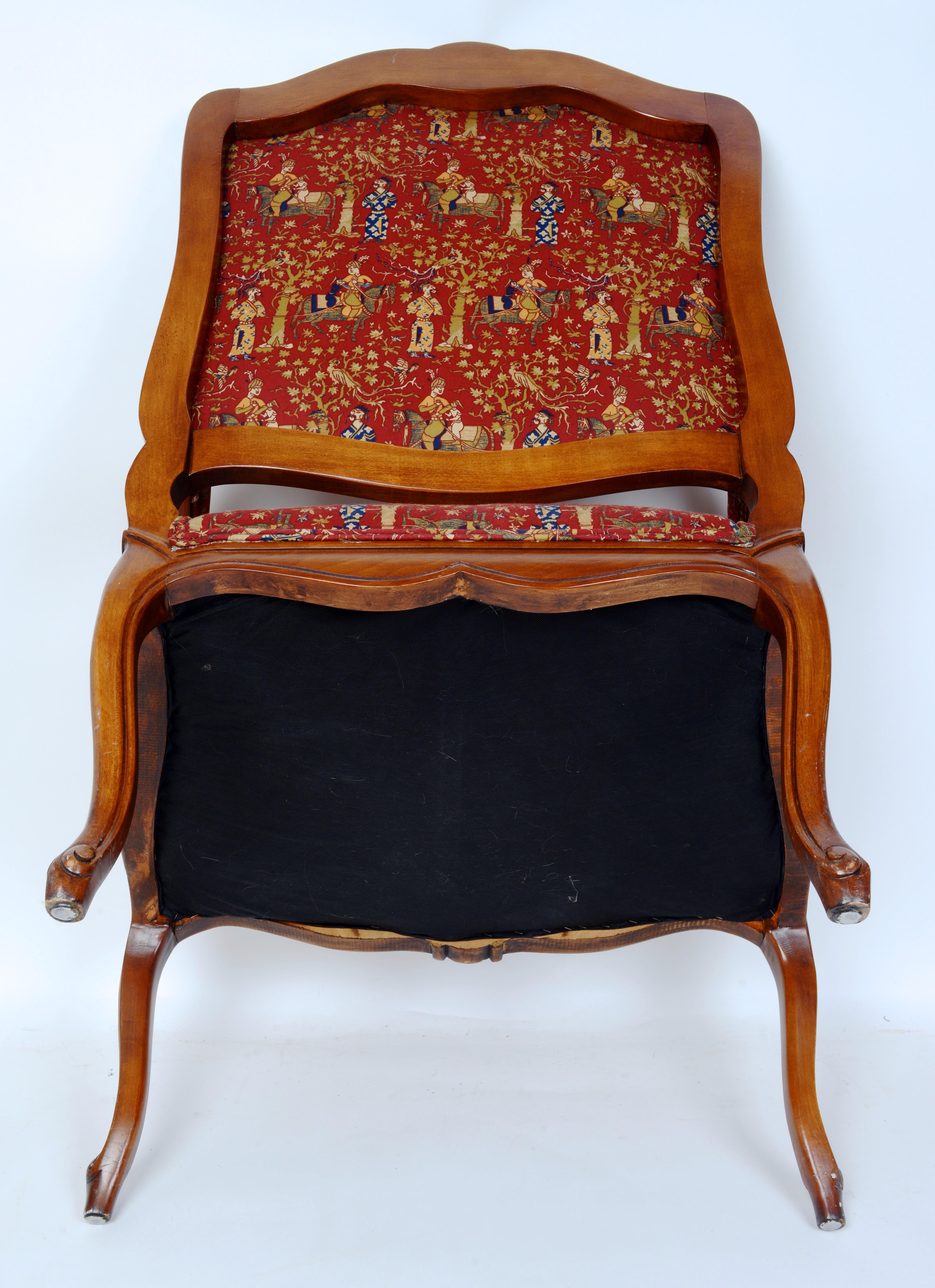 Coppia di Fauteuil à la Reine della metà del secolo scorso con splendida tappezzeria Chinoiserie in vendita 2
