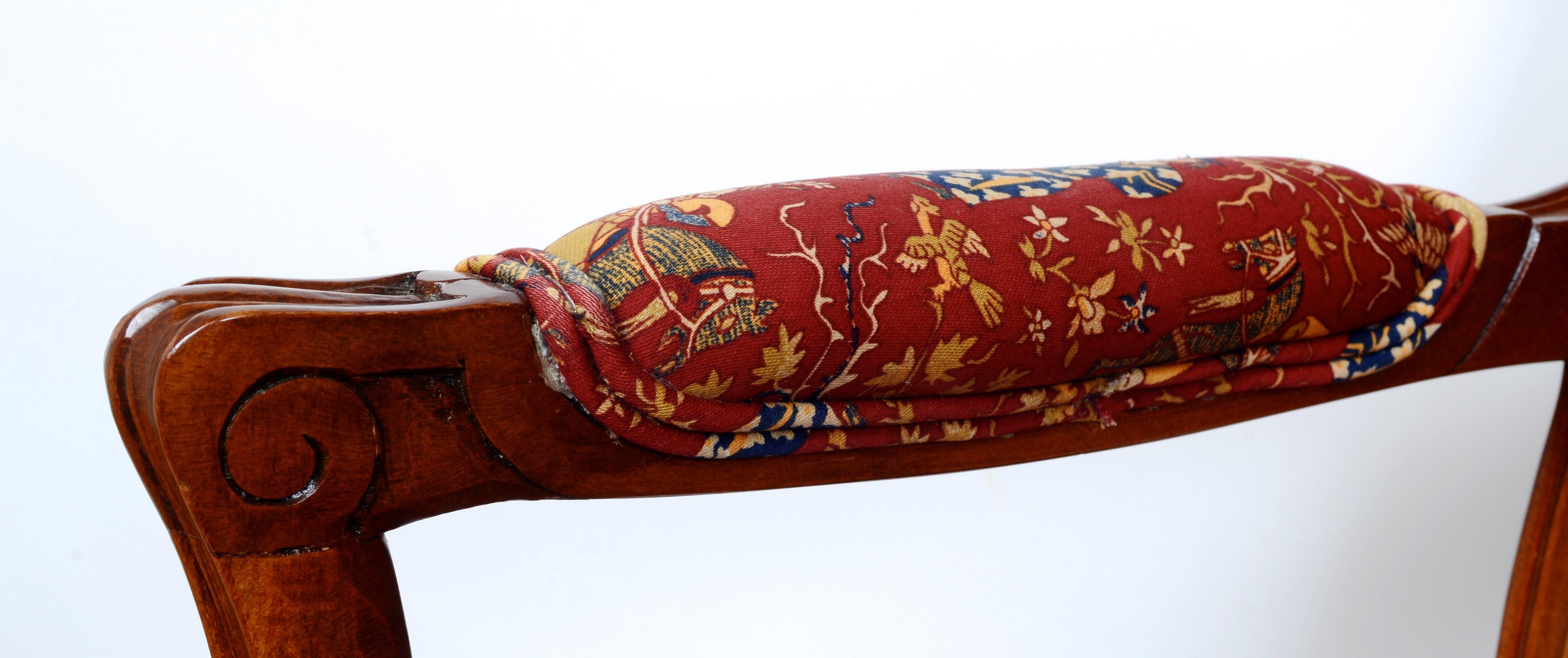 Coppia di Fauteuil à la Reine della metà del secolo scorso con splendida tappezzeria Chinoiserie in vendita 3