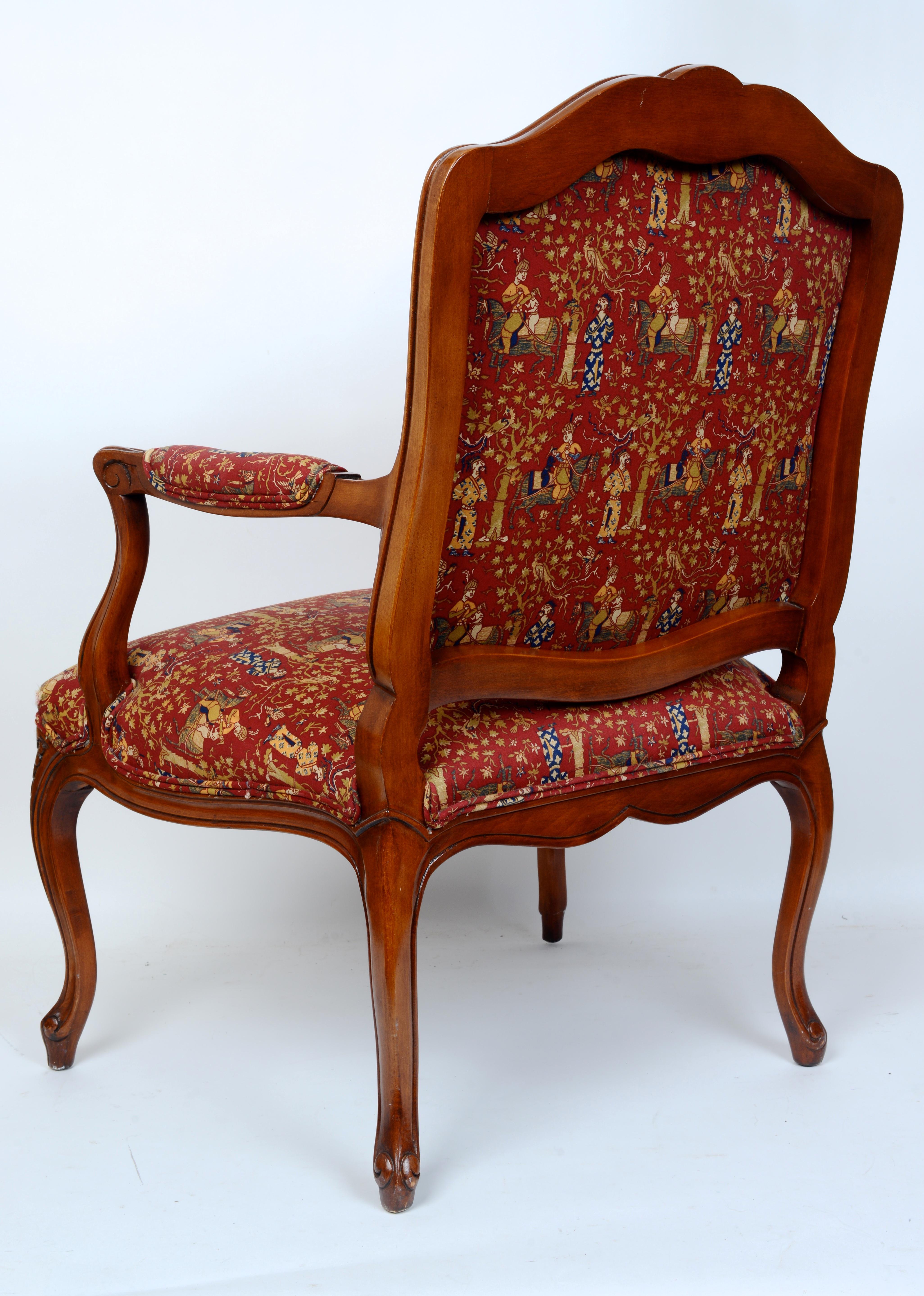 Luigi XV Coppia di Fauteuil à la Reine della metà del secolo scorso con splendida tappezzeria Chinoiserie in vendita