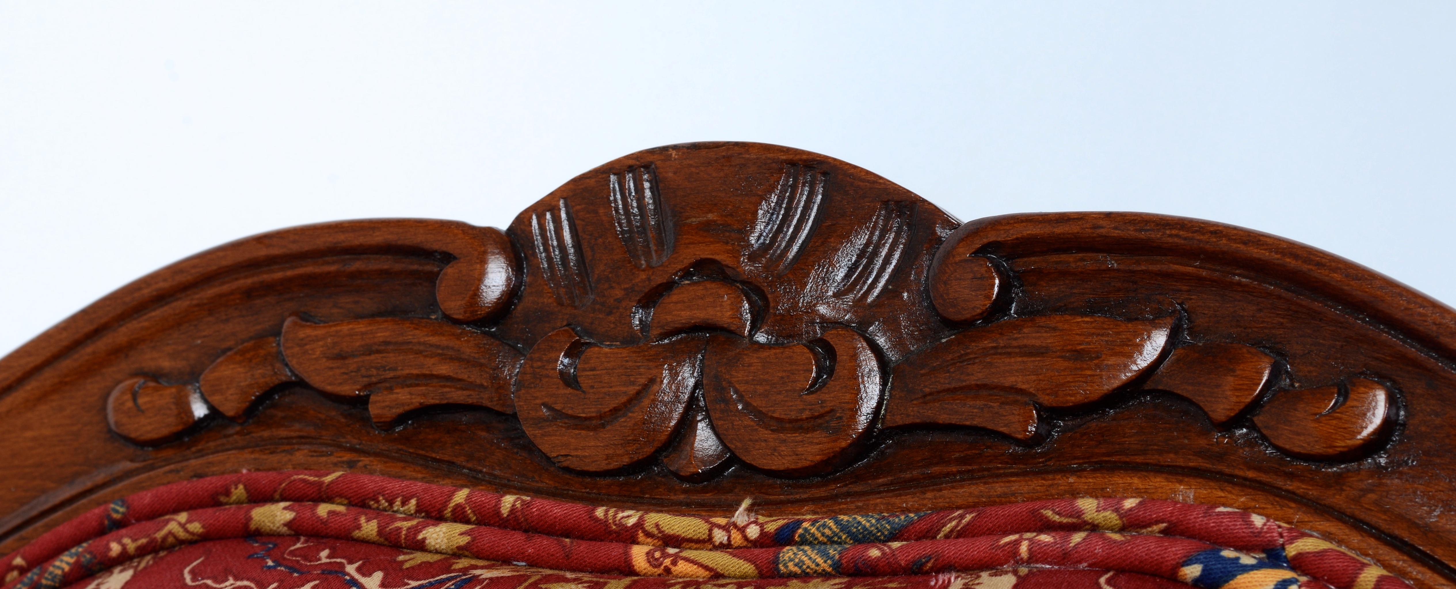 Intagliato a mano Coppia di Fauteuil à la Reine della metà del secolo scorso con splendida tappezzeria Chinoiserie in vendita