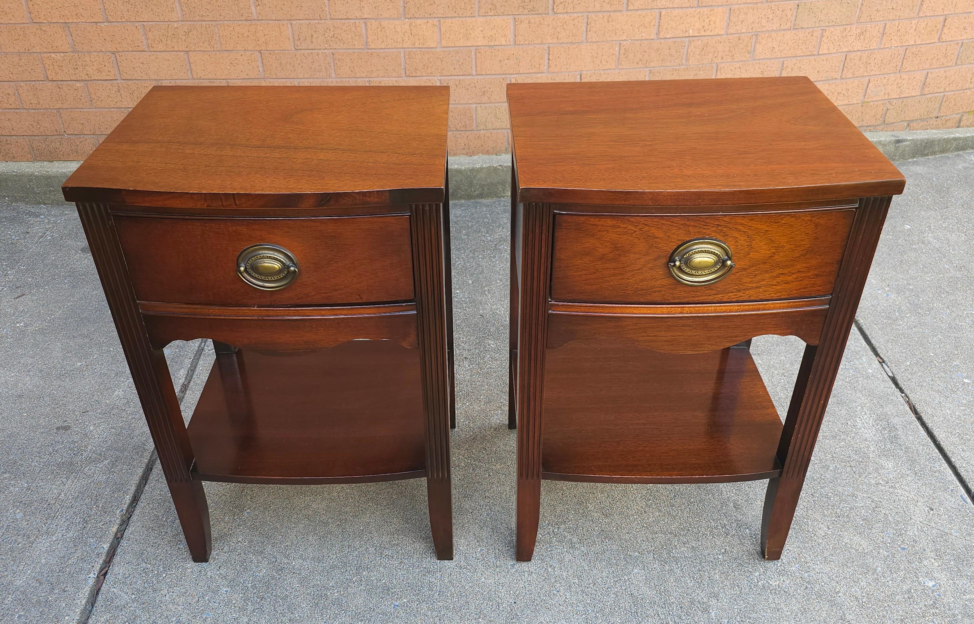 A Pair of Mid Century Federal Style Mahogany Two Tier single drawer Night Stands in good vintage condition.
Measures 18