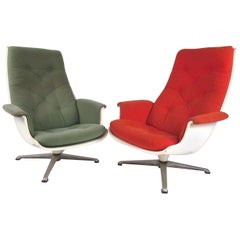 Vintage Pair of Mid Century Fiberglass Swivel Lounge Chairs