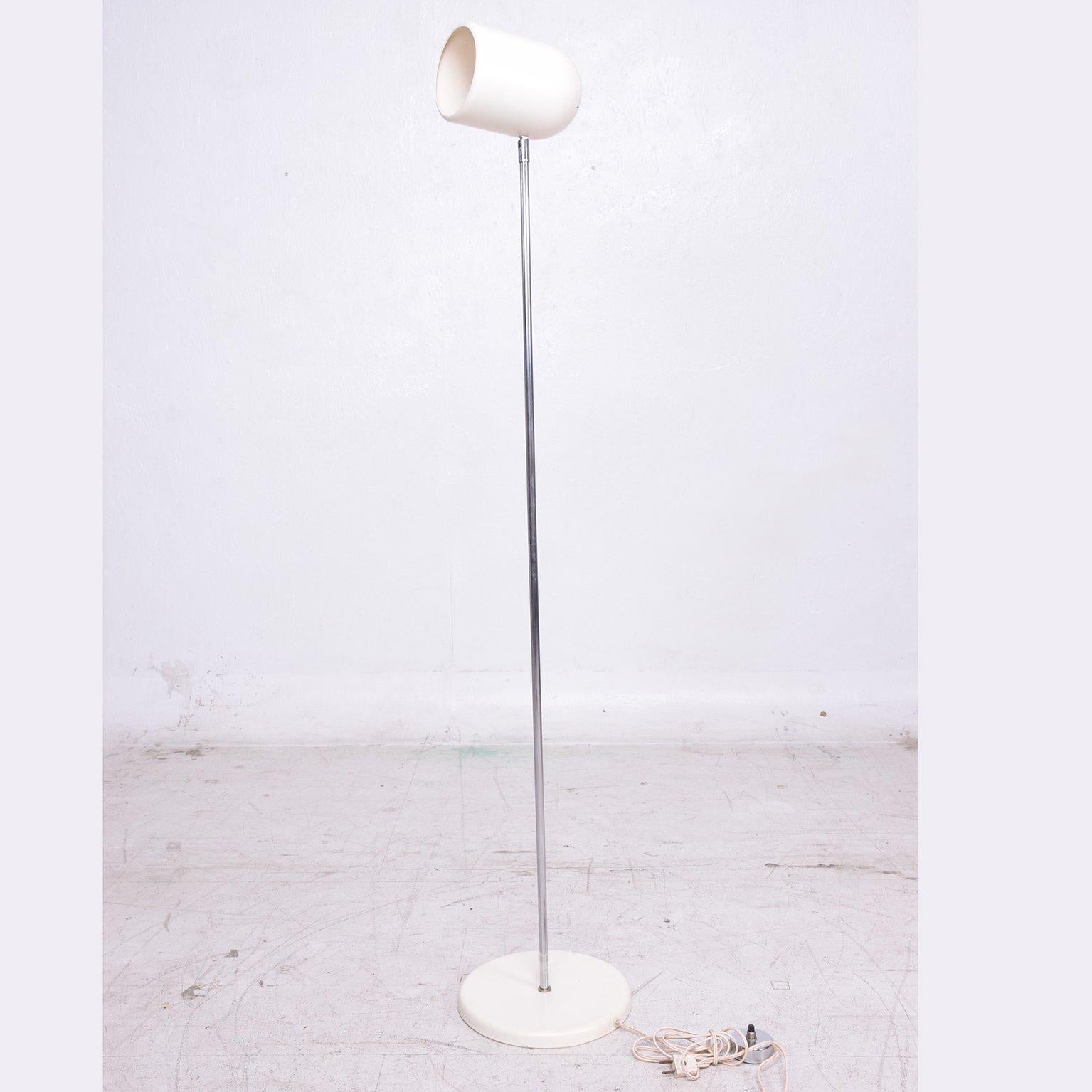 American Pair of Mid-Century Floor Lamps Robert Sonneman