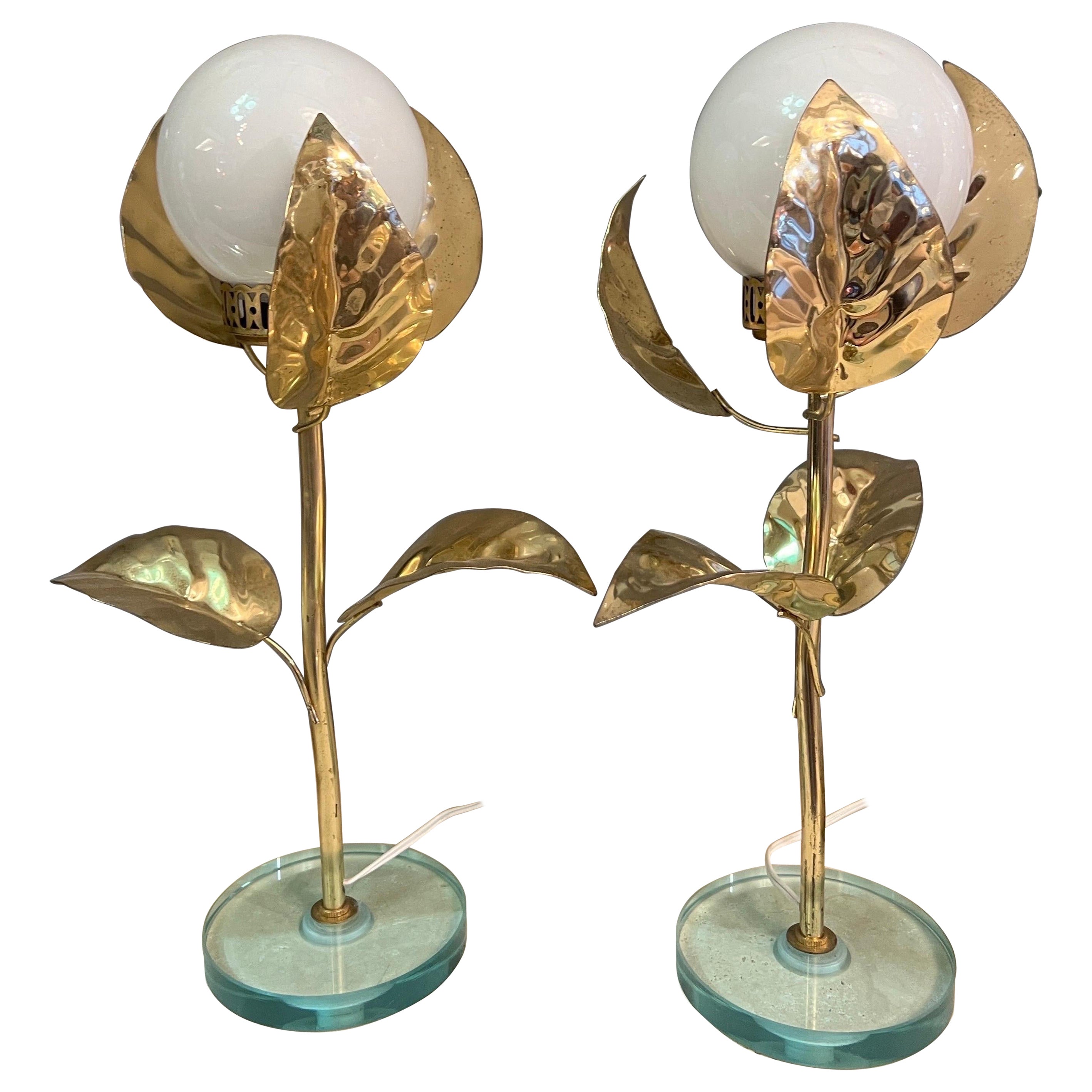 Pair of Mid-Century Flower-Shaped Lamps in White Murano Glass and Brass 1950s