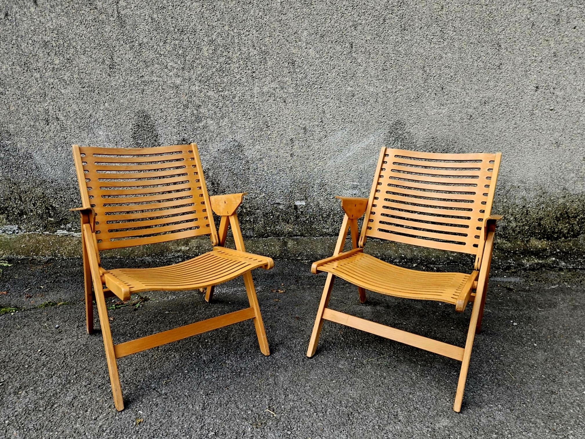 Ein Paar Mid Century Modern Klappsessel.
Modell Rex
Entworfen von Niko Kralj in den späten 50er Jahren
Dieses Modell steht in der MoMa-Galerie in NewYork
