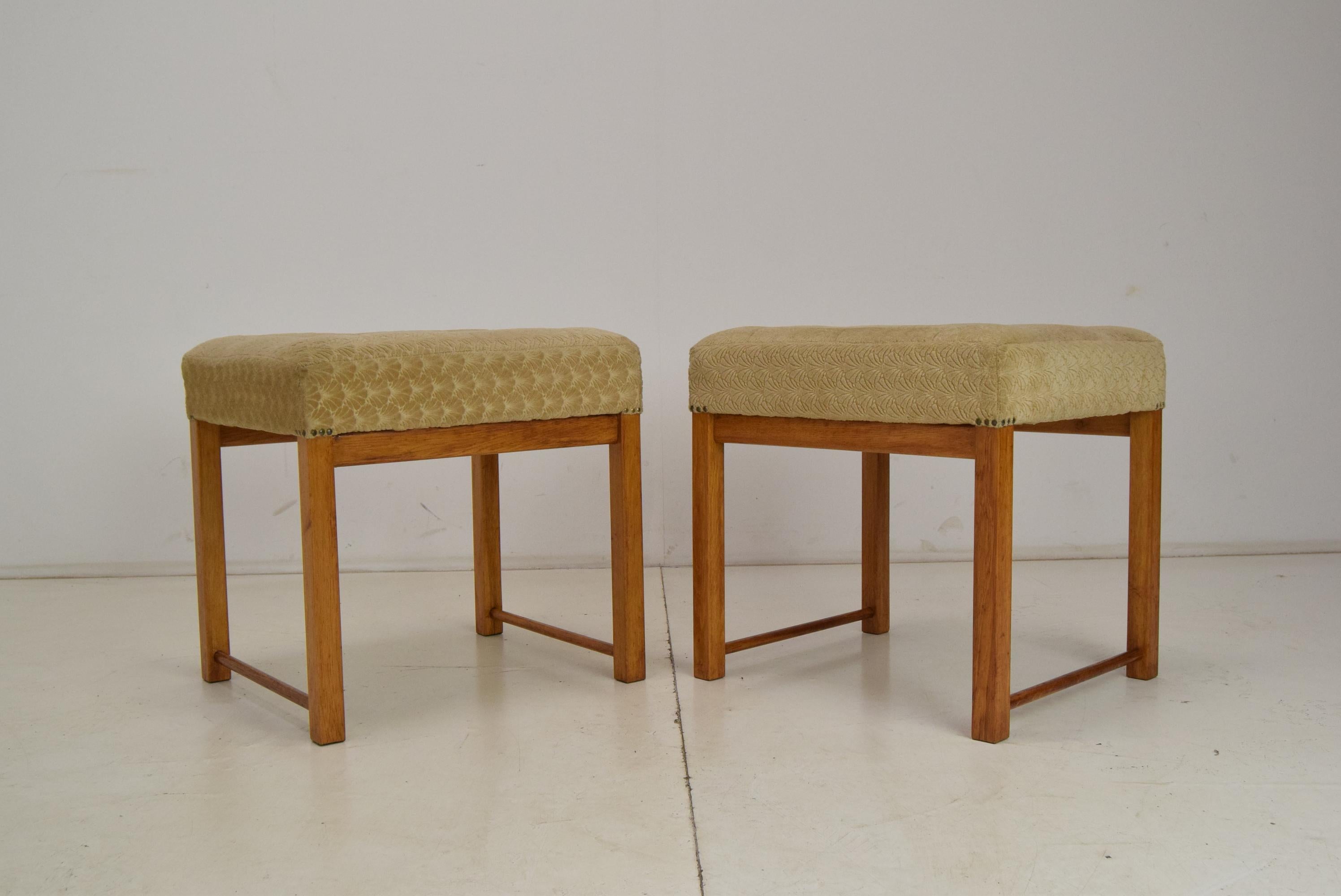 Paar Fußhocker aus der Mitte des Jahrhunderts, 1960er Jahre. (Tschechisch) im Angebot