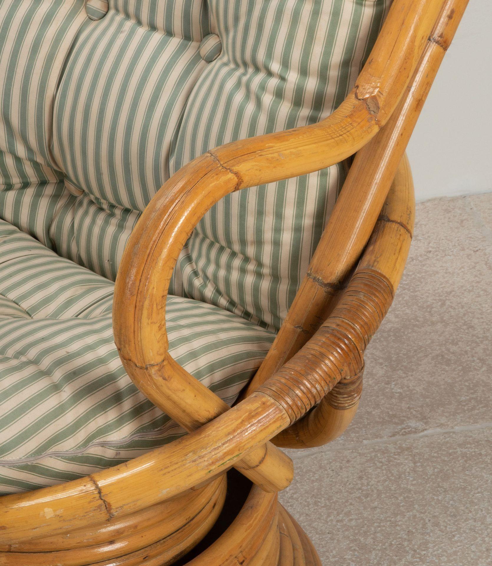 Français Paire de fauteuils pivotants et tournants en bambou français du milieu du siècle dernier en vente