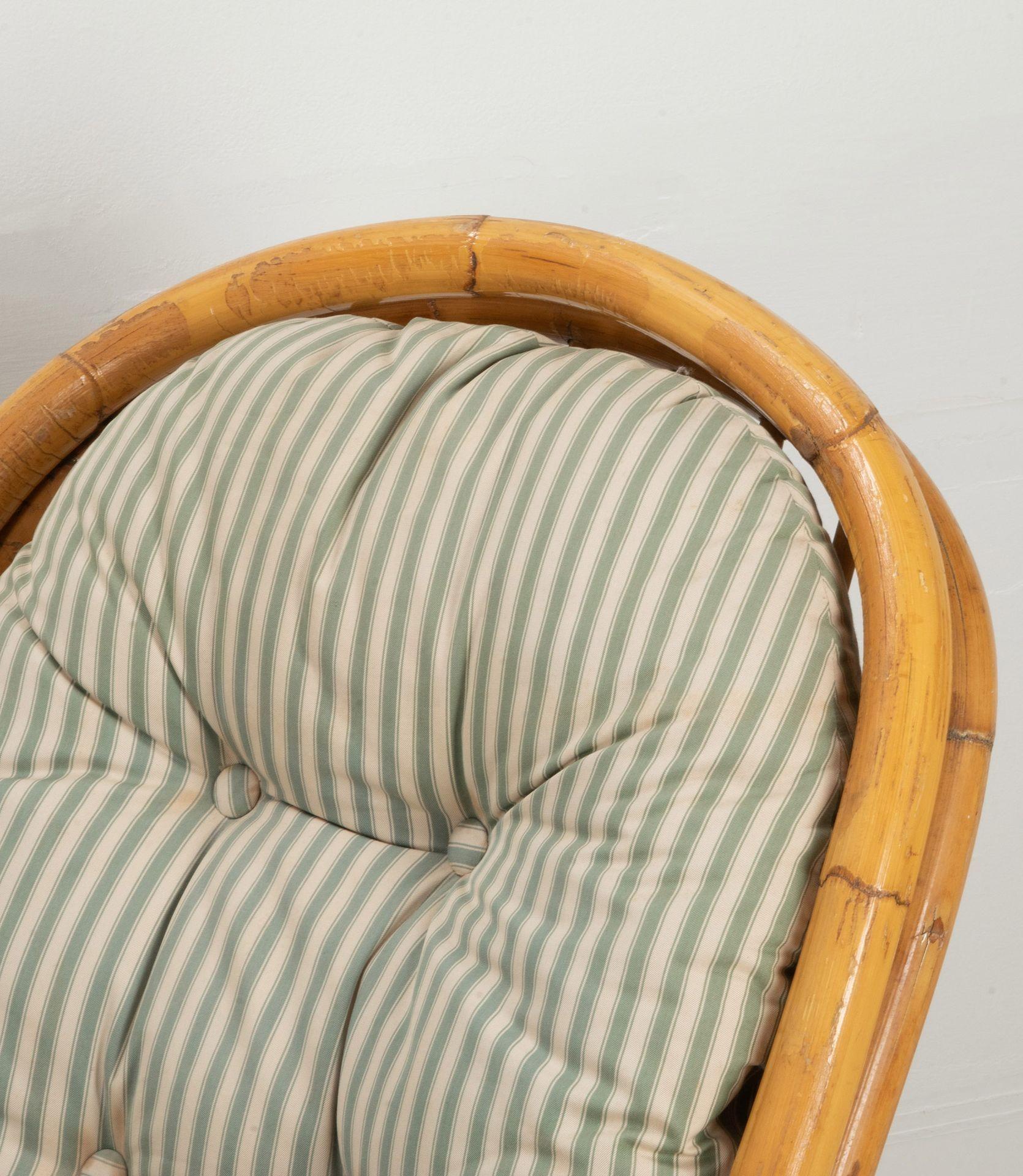 Paire de fauteuils pivotants et tournants en bambou français du milieu du siècle dernier Bon état - En vente à Gloucestershire, GB