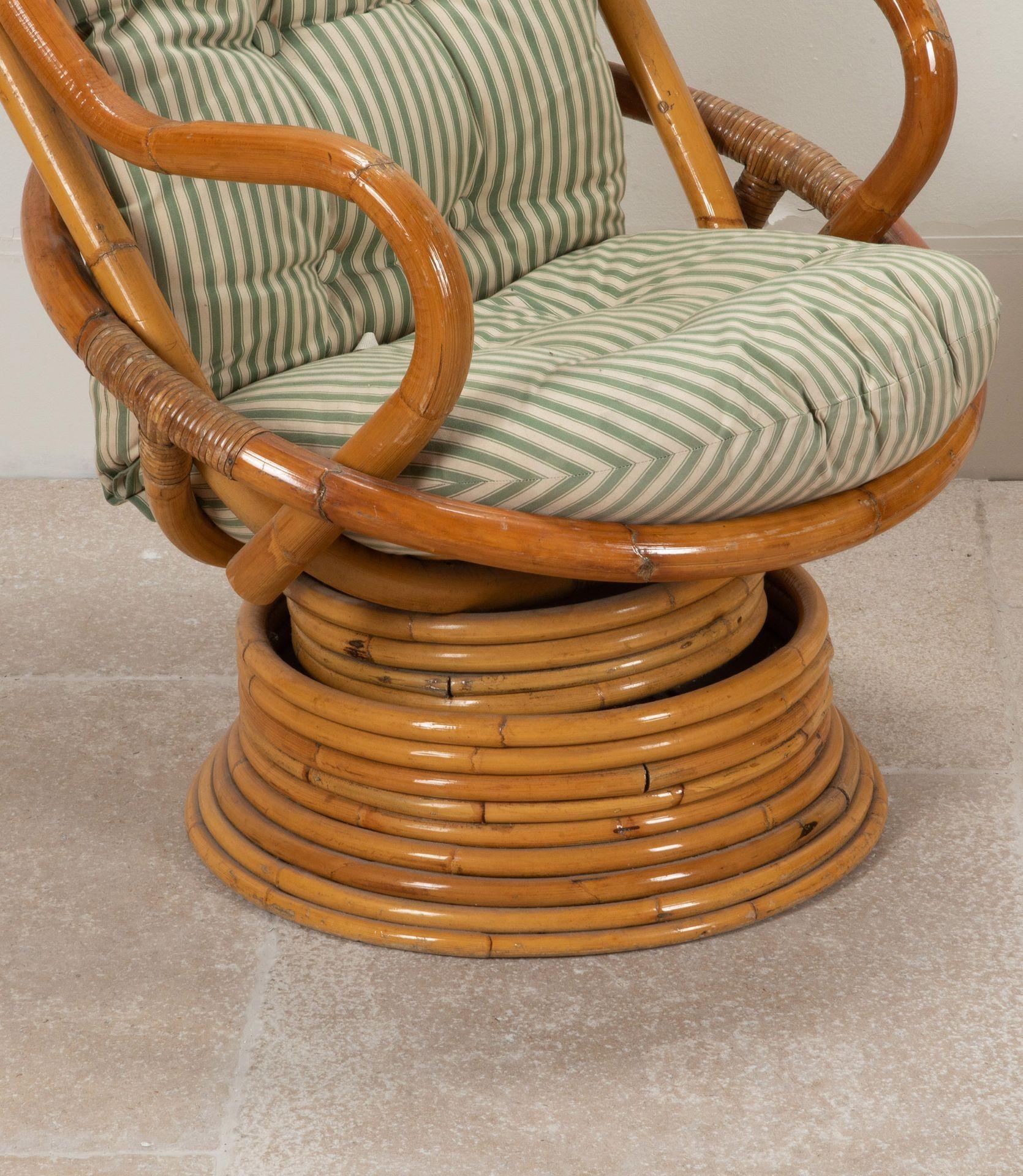 Tissu d'ameublement Paire de fauteuils pivotants et tournants en bambou français du milieu du siècle dernier en vente