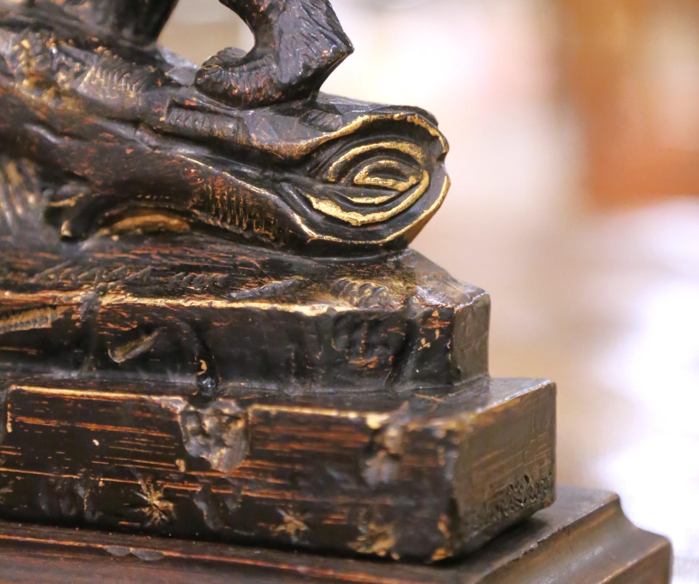 Paire de serre-livres en forme d'ours du milieu du siècle sur des bases en rondins sculptés en vente 2