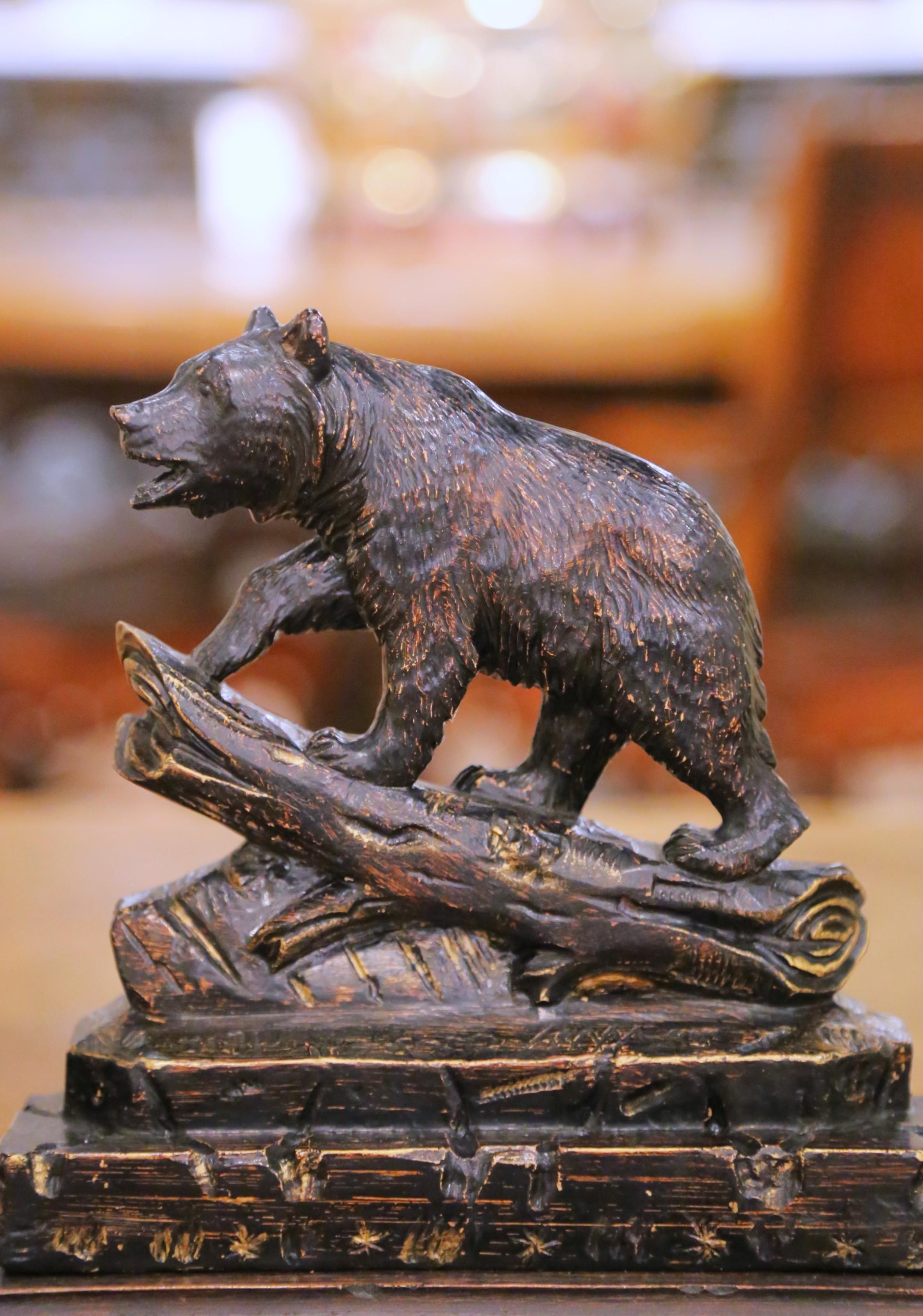 Fait main Paire de serre-livres en forme d'ours du milieu du siècle sur des bases en rondins sculptés en vente