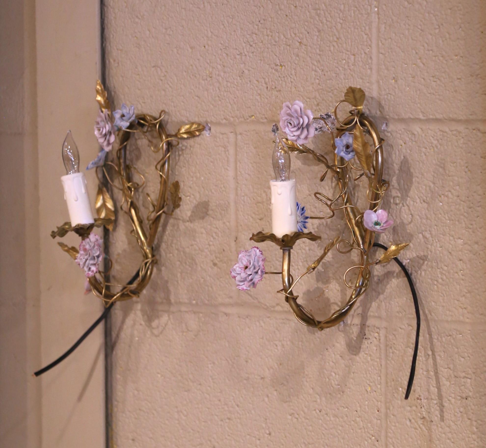 Hand-Crafted Pair of Mid-Century French Brass and Painted Porcelain Single-Light Wall Sconces For Sale