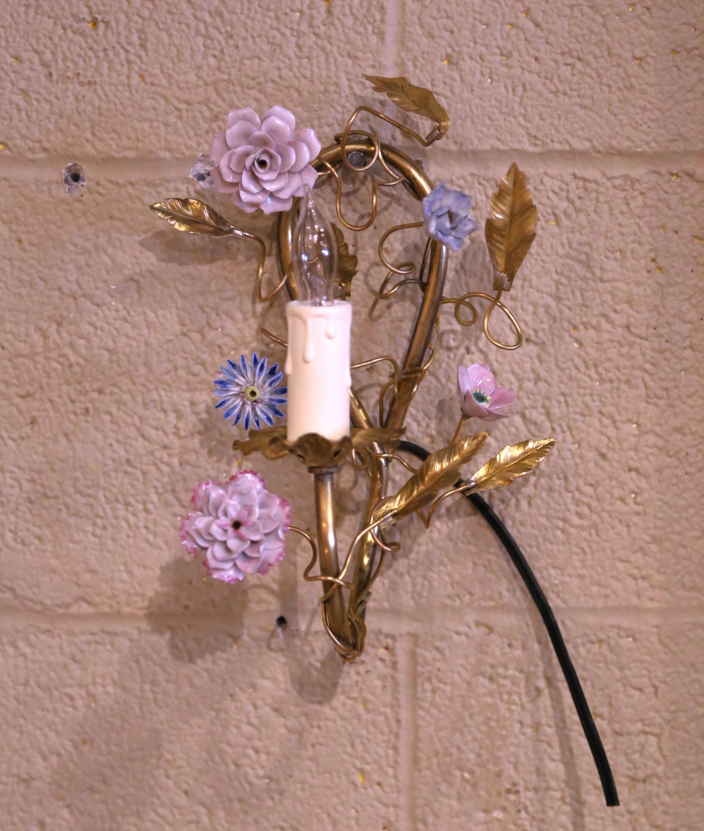 Pair of Mid-Century French Brass and Painted Porcelain Single-Light Wall Sconces In Excellent Condition For Sale In Dallas, TX
