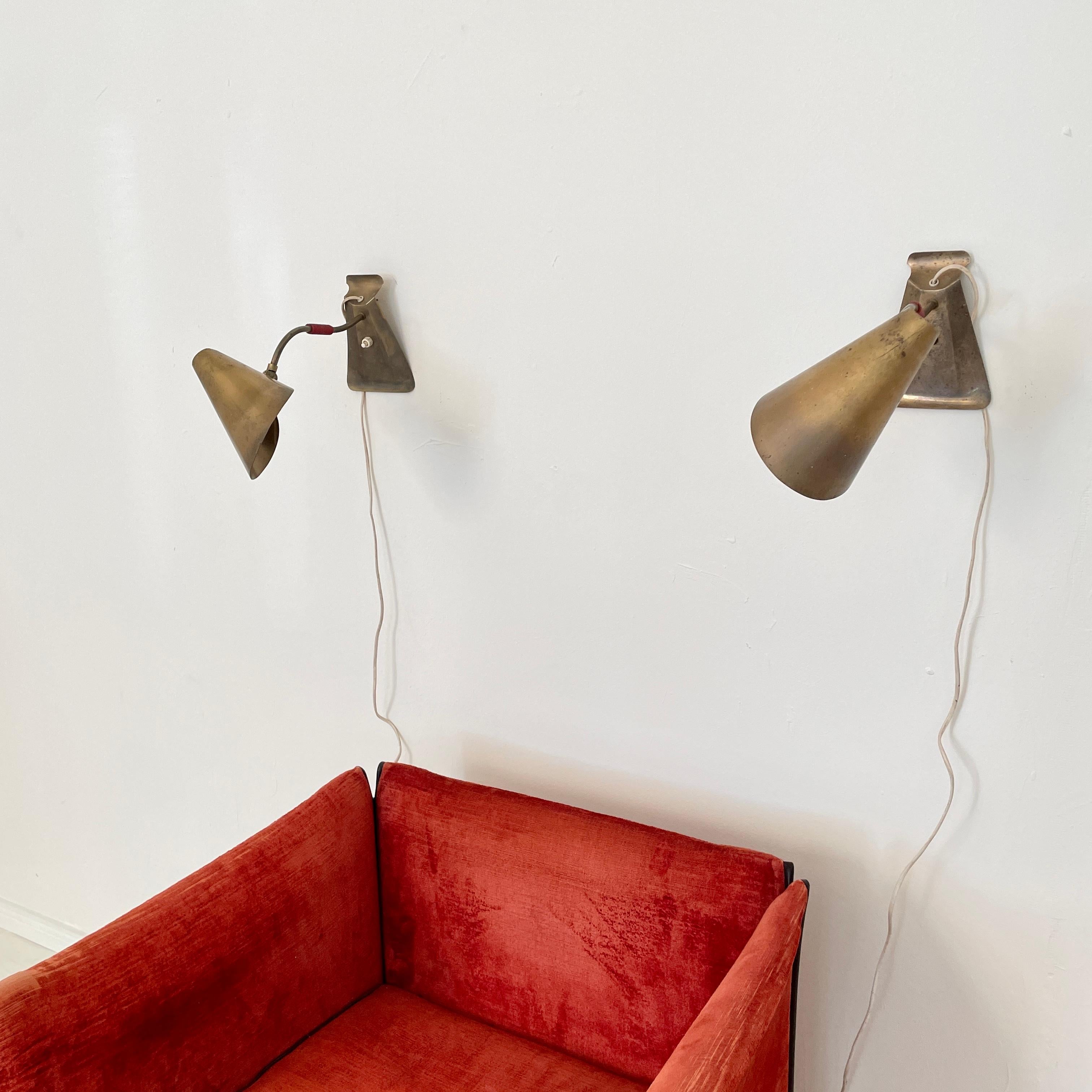 Pair of Mid Century French Brass Wall Lights in the Style Maison Lunel, 1950s In Good Condition In Berlin, DE