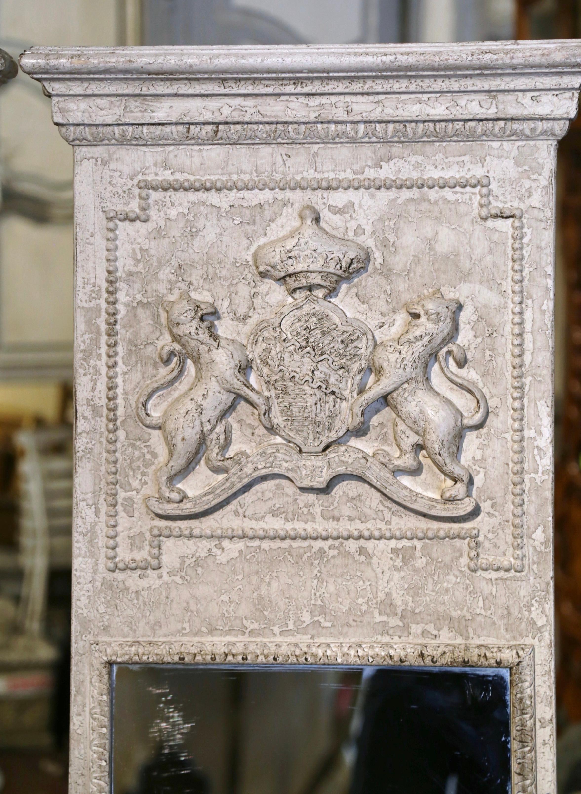 Paar französische geschnitzte und bemalte Trumeaux-Spiegel aus der Normandie aus der Mitte des Jahrhunderts (Französisch) im Angebot