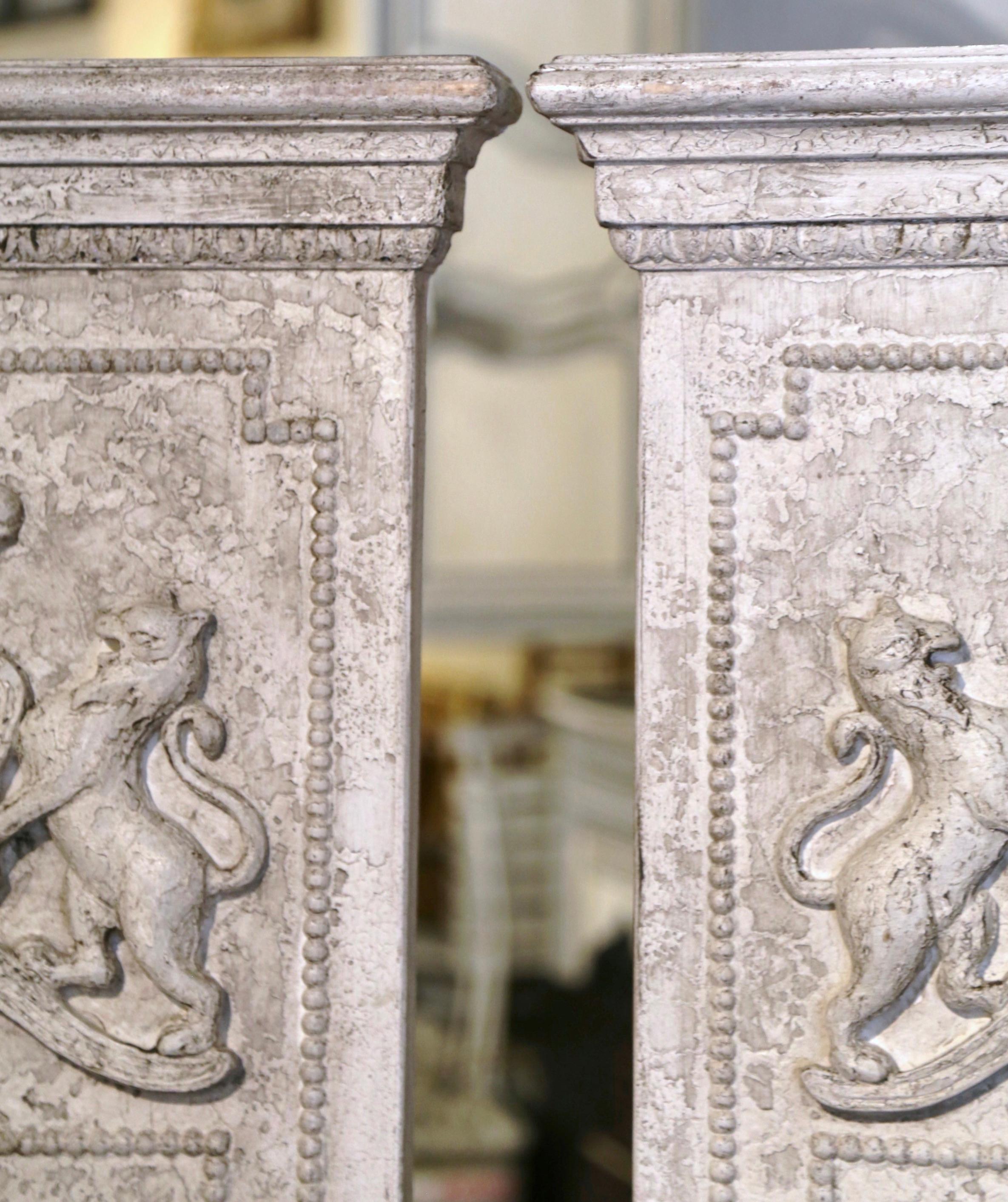 Paar französische geschnitzte und bemalte Trumeaux-Spiegel aus der Normandie aus der Mitte des Jahrhunderts im Zustand „Hervorragend“ im Angebot in Dallas, TX