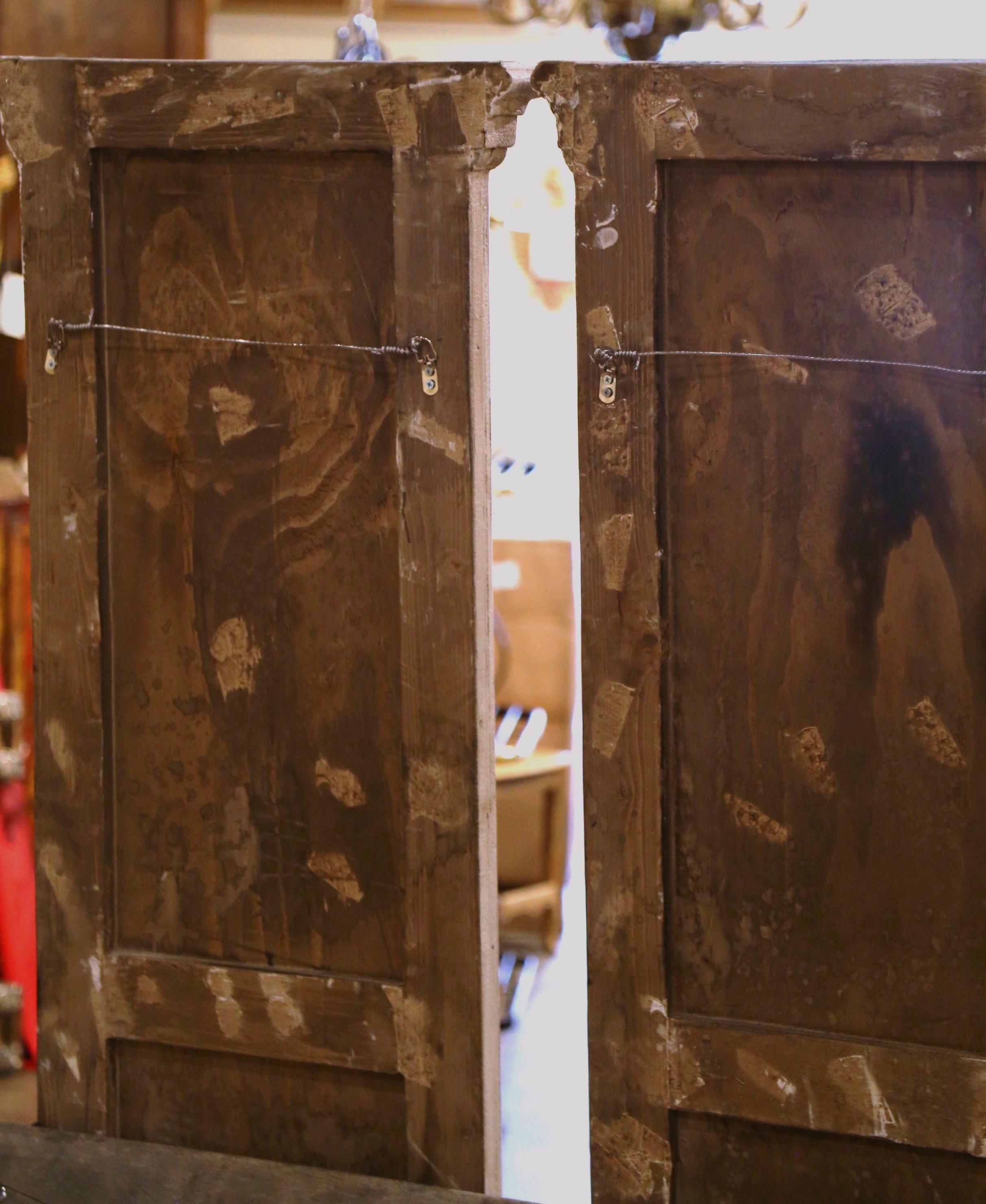 Bois Paire de miroirs Trumeaux français sculptés et peints du milieu du siècle dernier en Normandie en vente