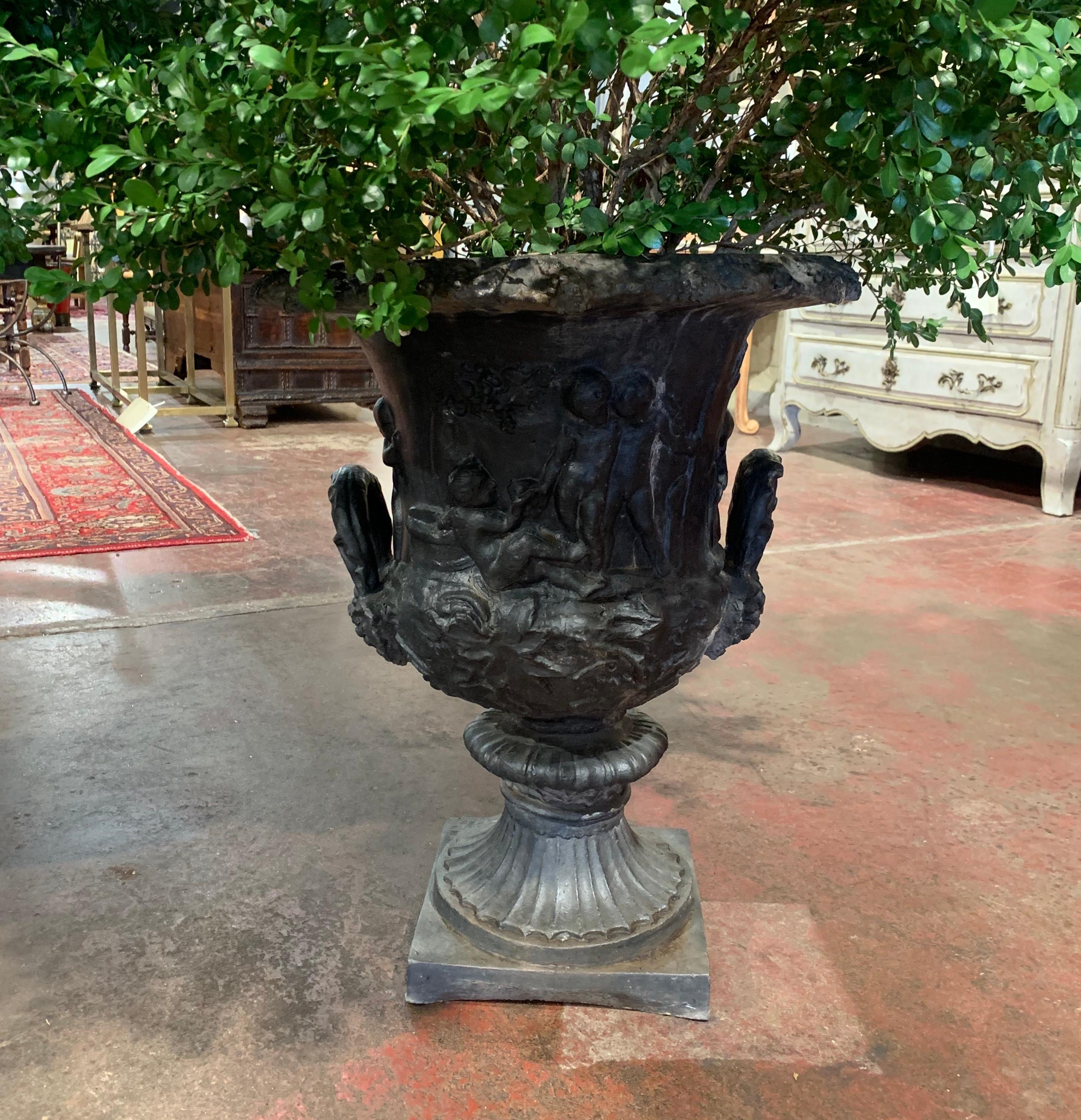 Hand-Crafted Pair of Midcentury French Carved Lead Outdoor Medicis Planters For Sale