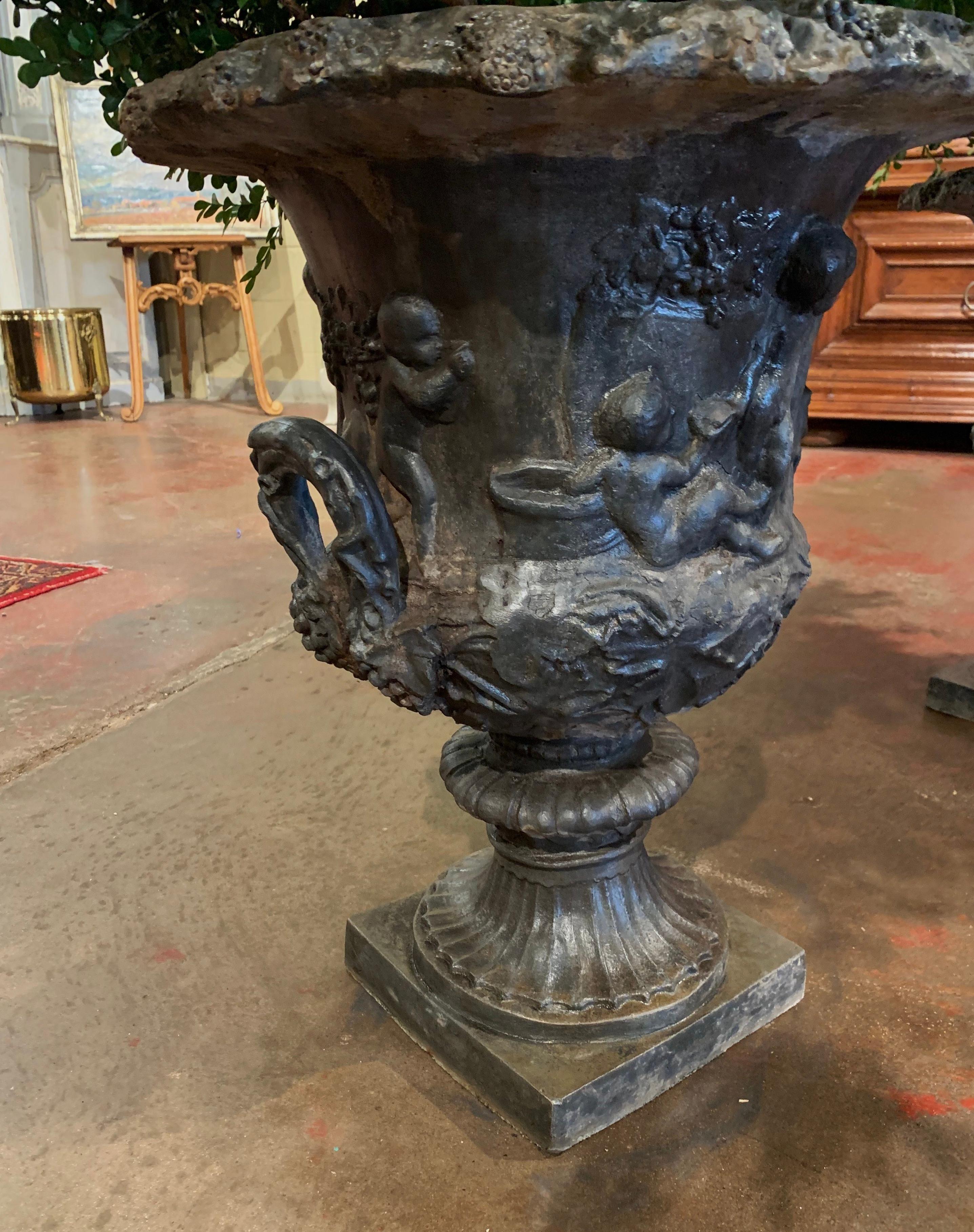 Pair of Midcentury French Carved Lead Outdoor Medicis Planters For Sale 1