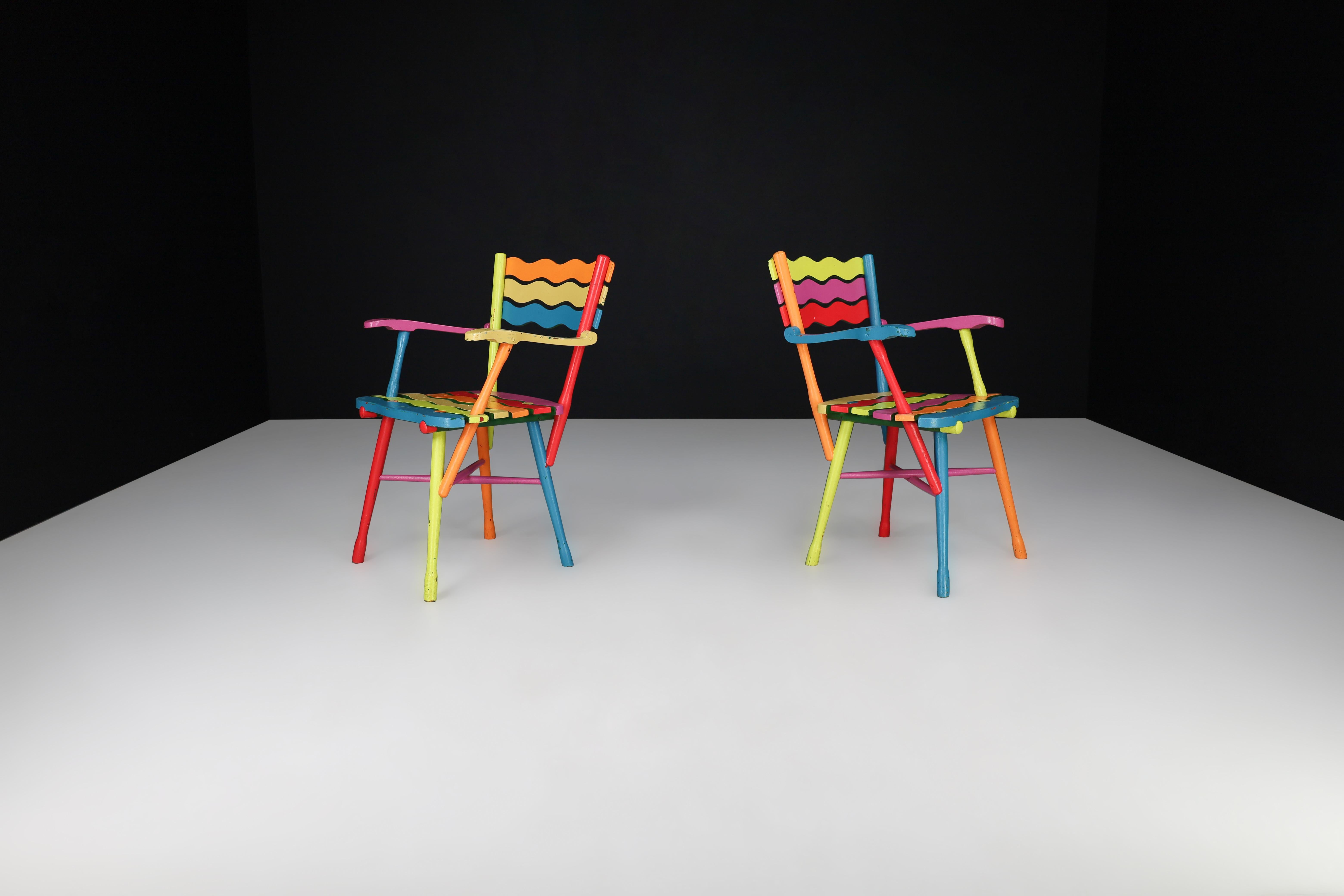 Paire de fauteuils en hêtre peint d'art populaire français du milieu du siècle, France, années 1960

Une paire captivante de fauteuils d'art populaire français du milieu du siècle, fabriqués à la main en France dans les années 1960. Fabriquées en