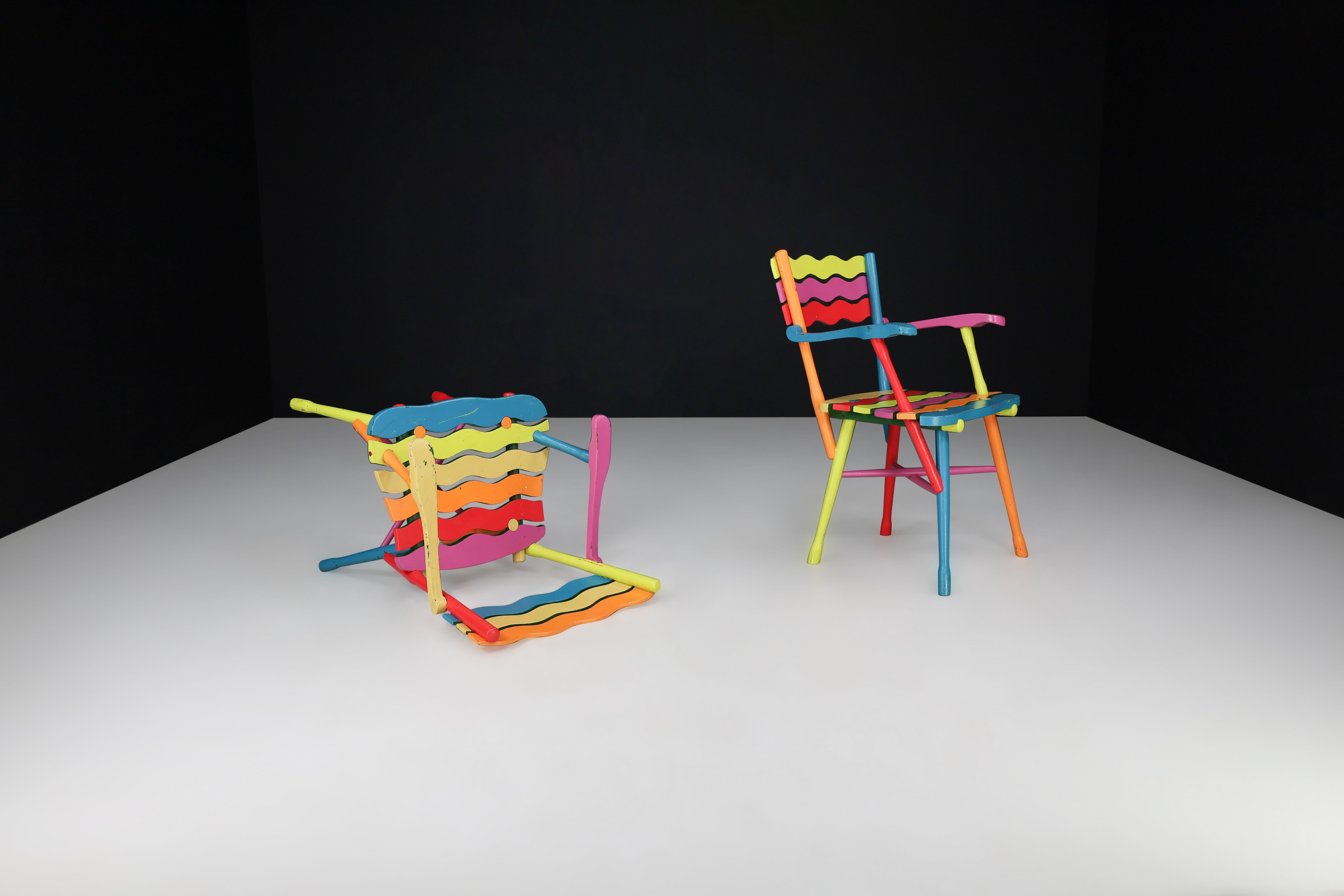 Artisanat Paire de chaises en hêtre peint d'art populaire français du milieu du siècle, France, années 1960 en vente