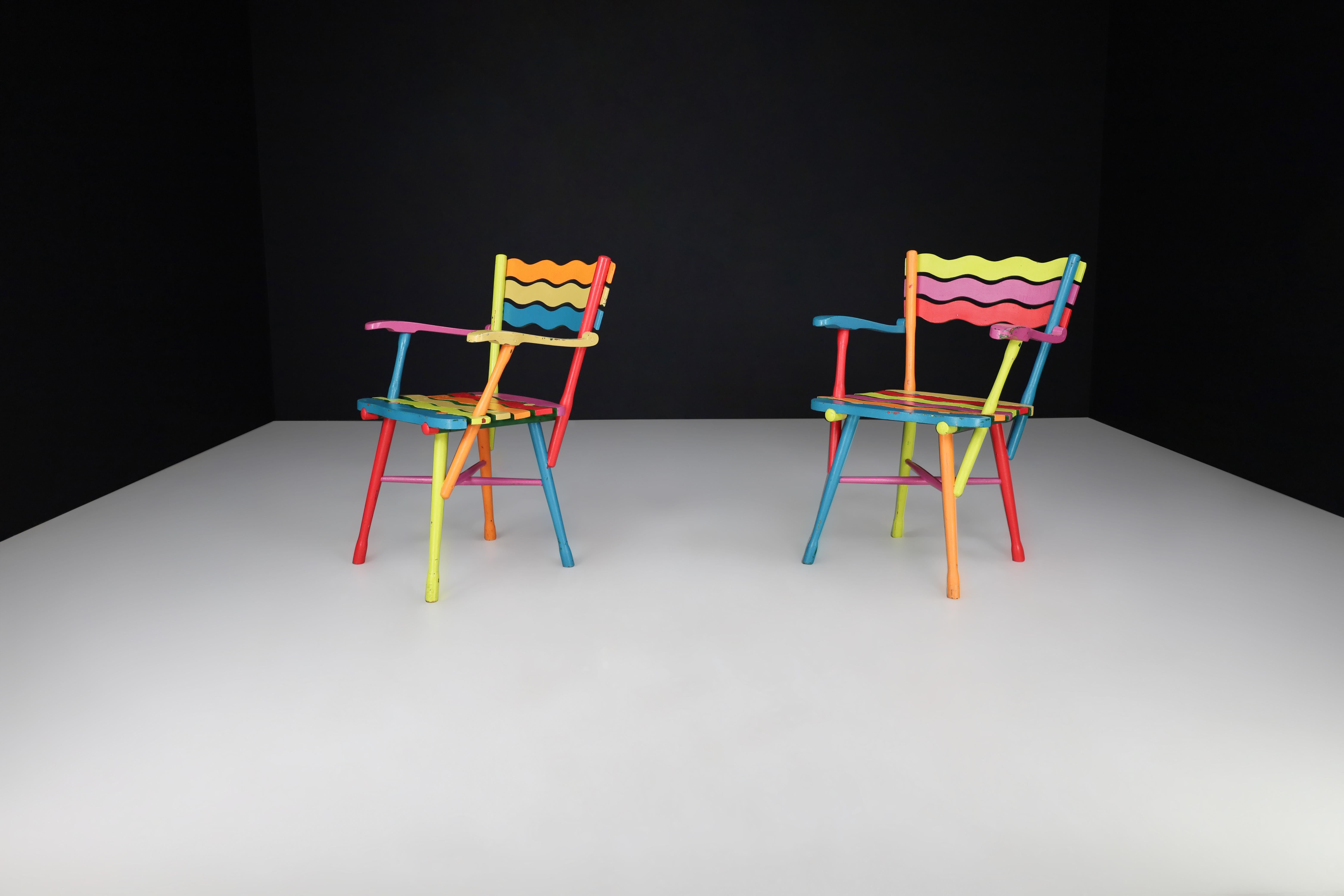 Hêtre Paire de chaises en hêtre peint d'art populaire français du milieu du siècle, France, années 1960 en vente