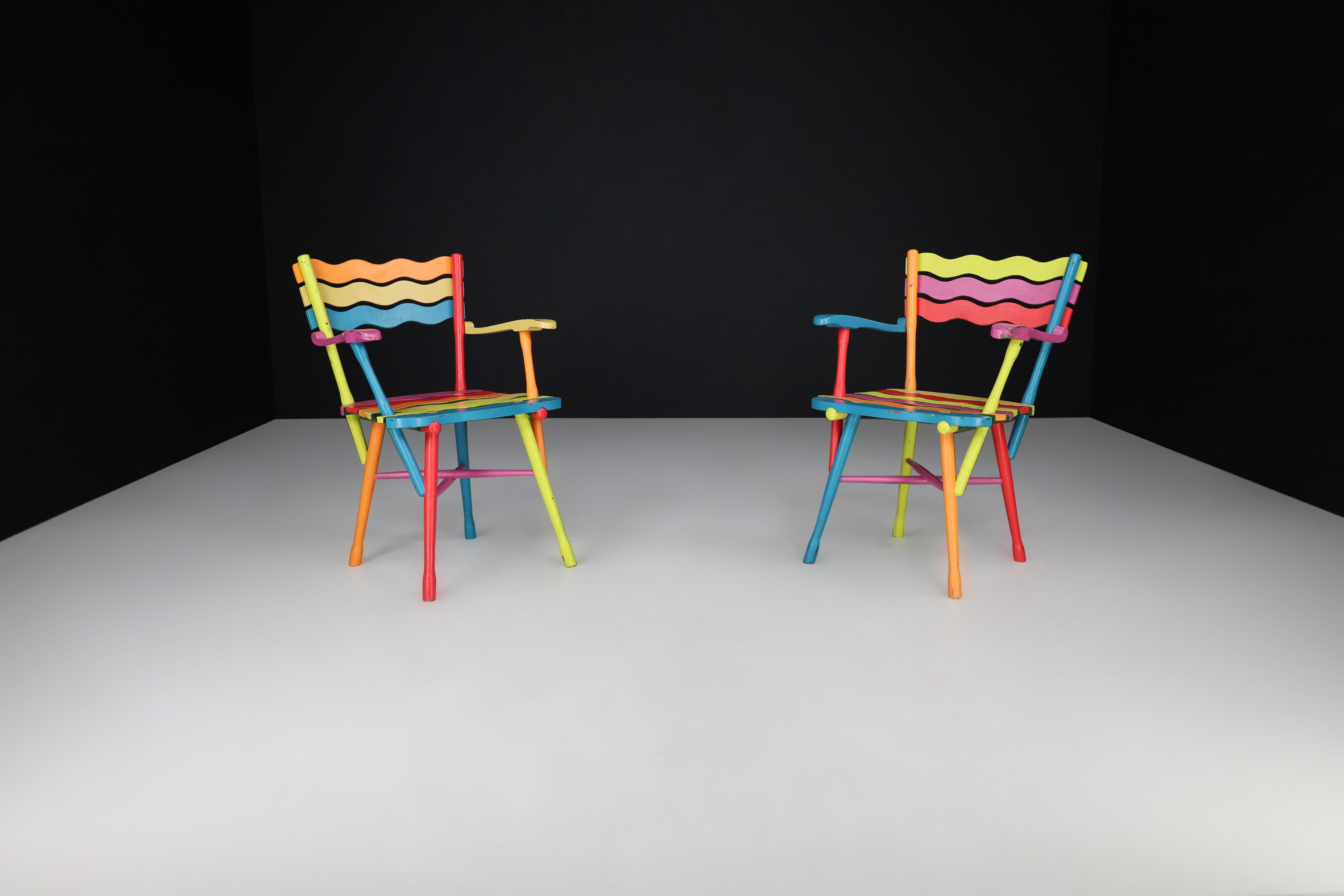 Paire de chaises en hêtre peint d'art populaire français du milieu du siècle, France, années 1960 en vente 1