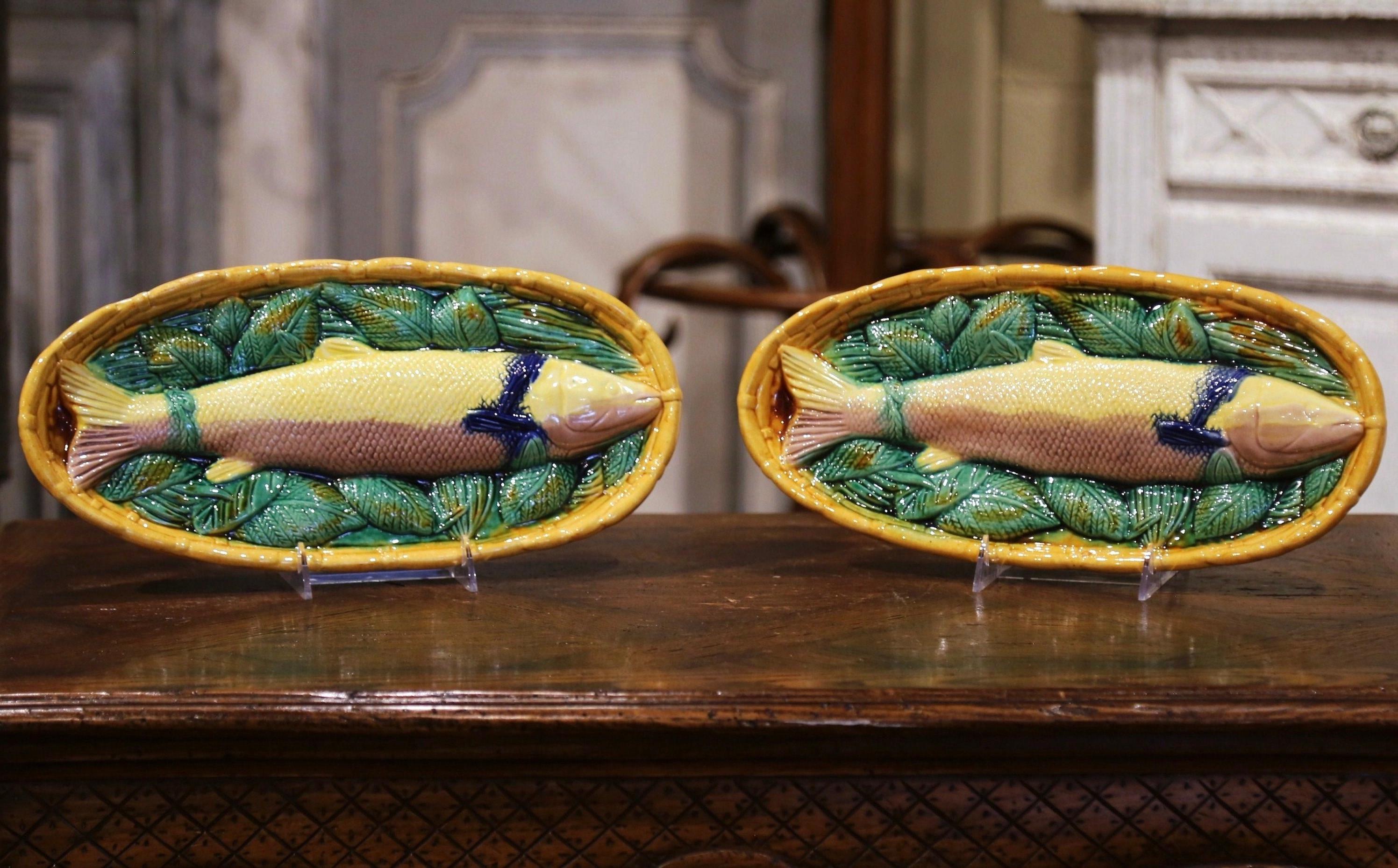 Pair of Mid-Century French Hand Painted Ceramic Barbotine Fish Wall Platters In Excellent Condition In Dallas, TX